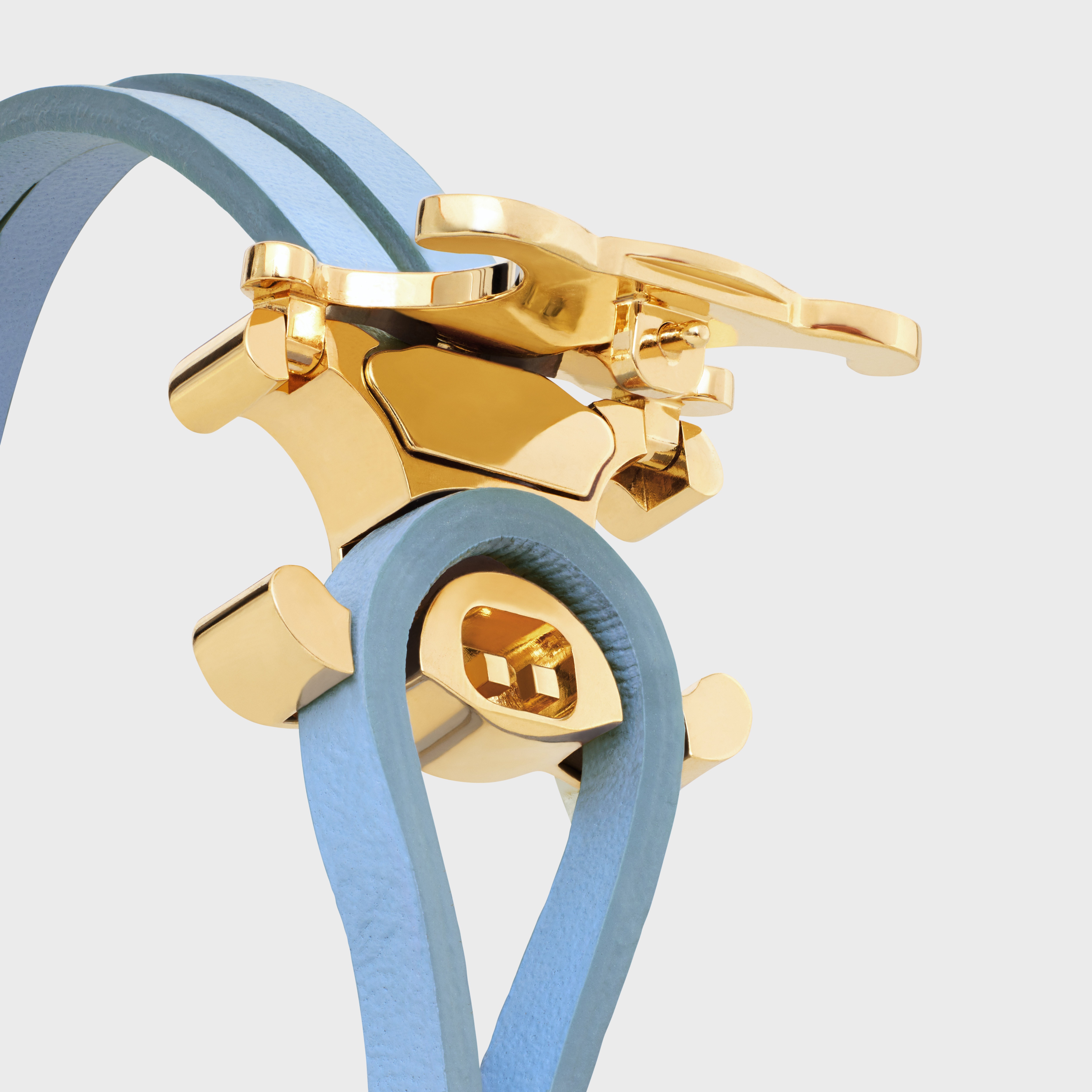 Triomphe Clasp Bracelet in Brass with Gold Finish and Celeste Smooth Calfskin - 4