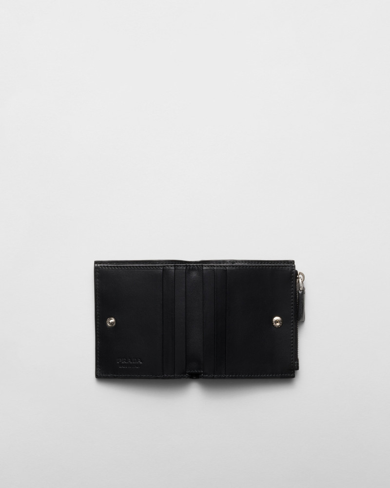 Prada Small leather wallet outlook