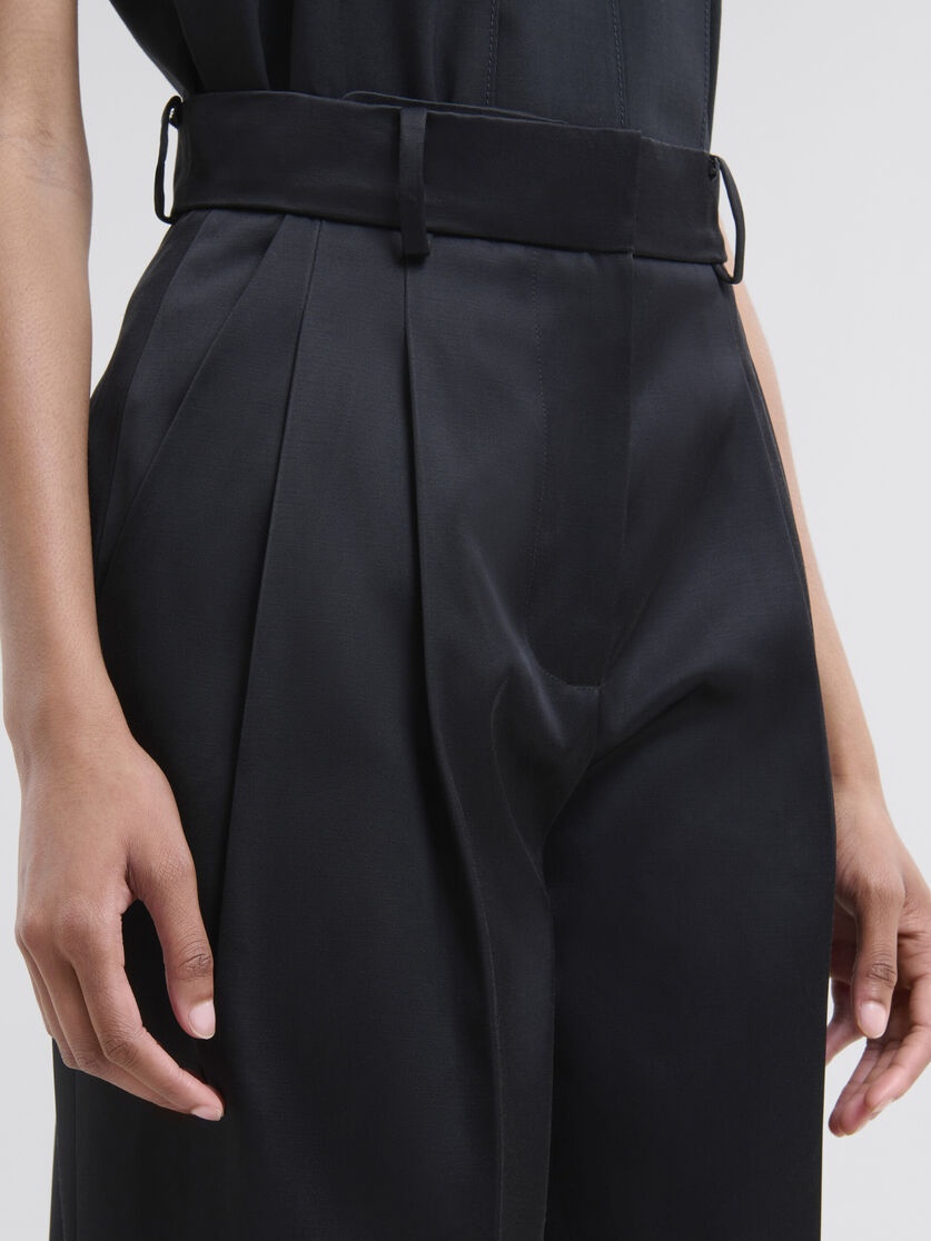 DUCHESS SILK BERMUDA SHORTS WITH SCALLOP CUT HEM - 4