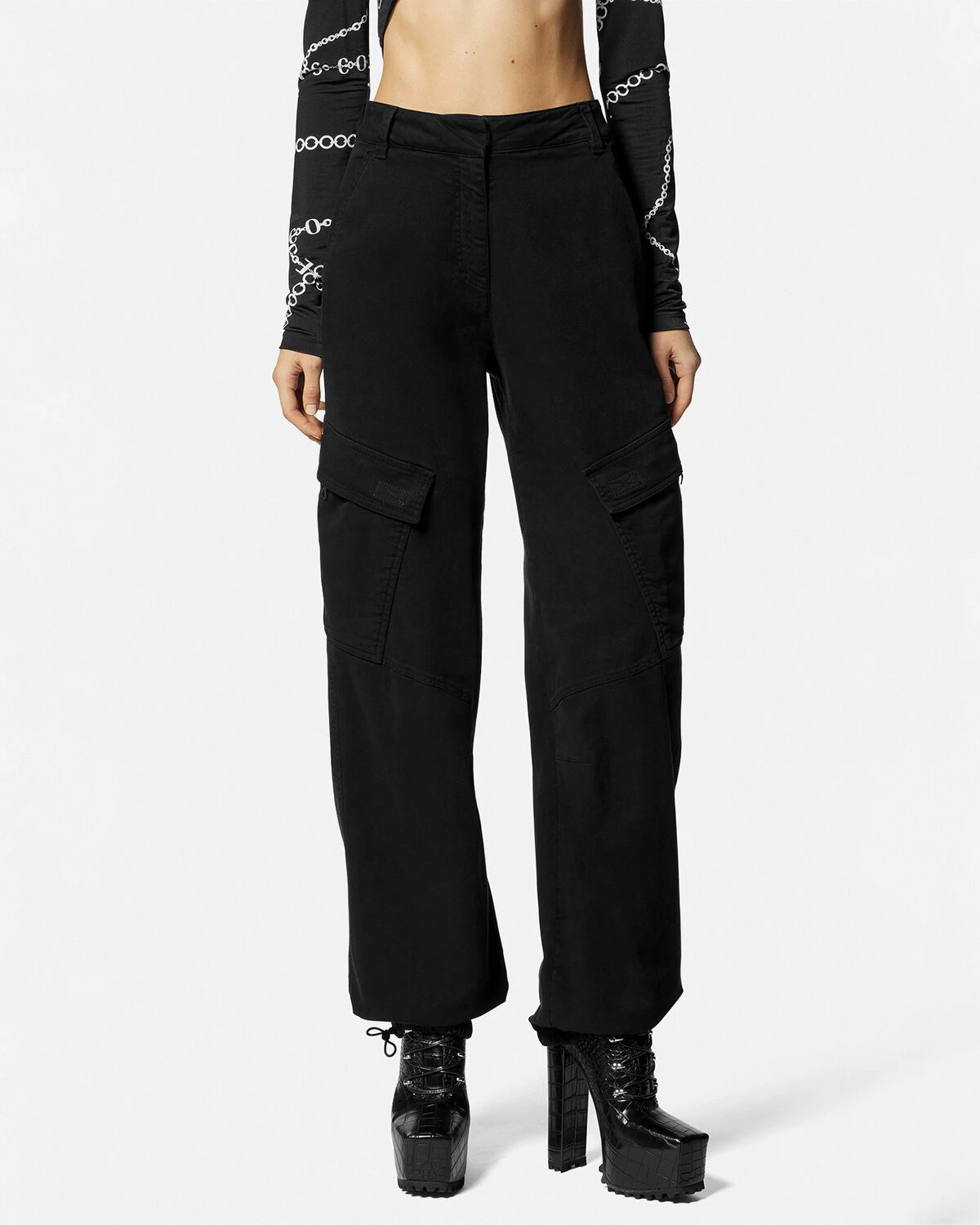 V-Emblem Cargo Jeans - 3