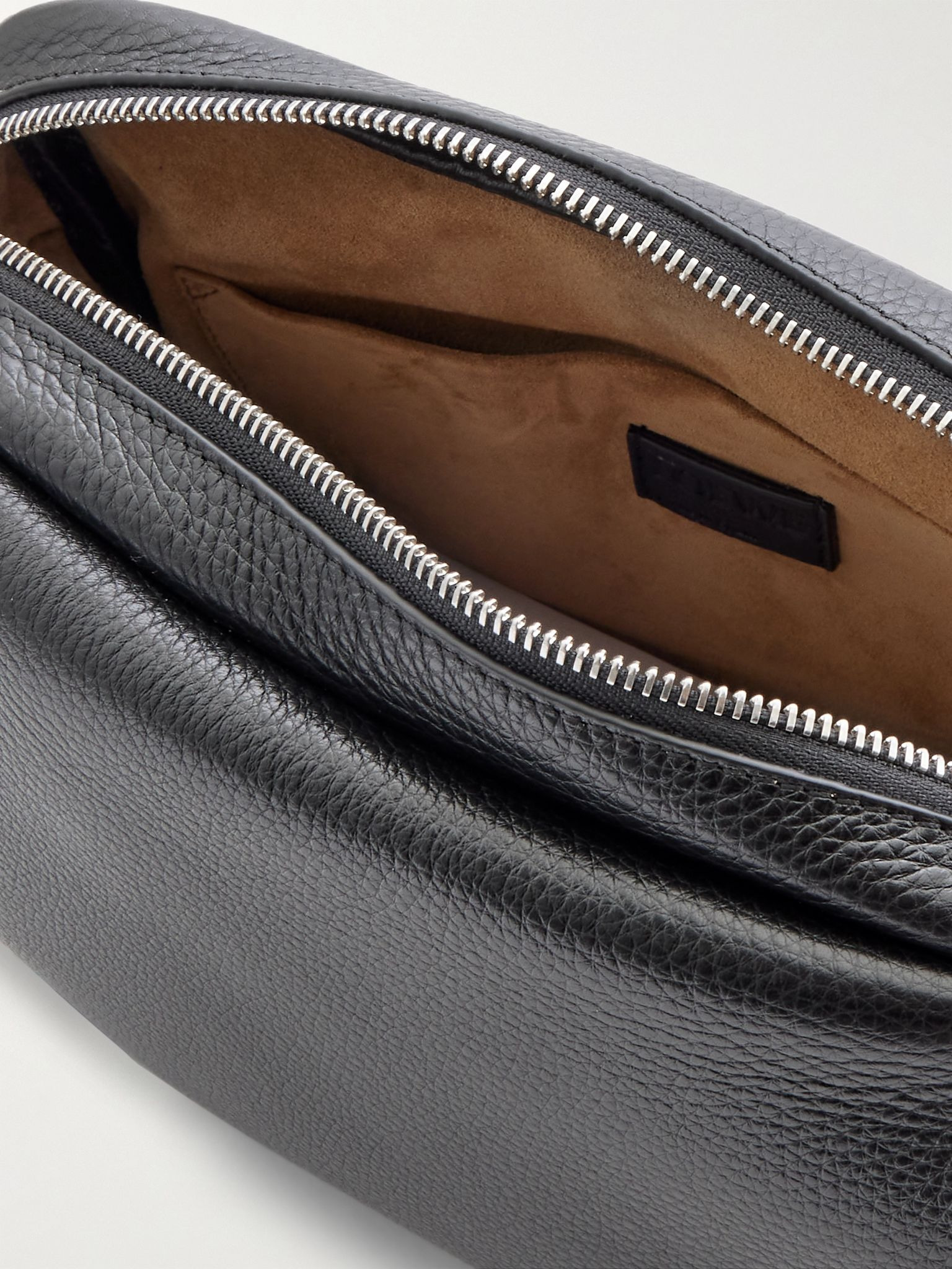 Pebble XS Full-Grain Leather Messenger Bag Black - 5