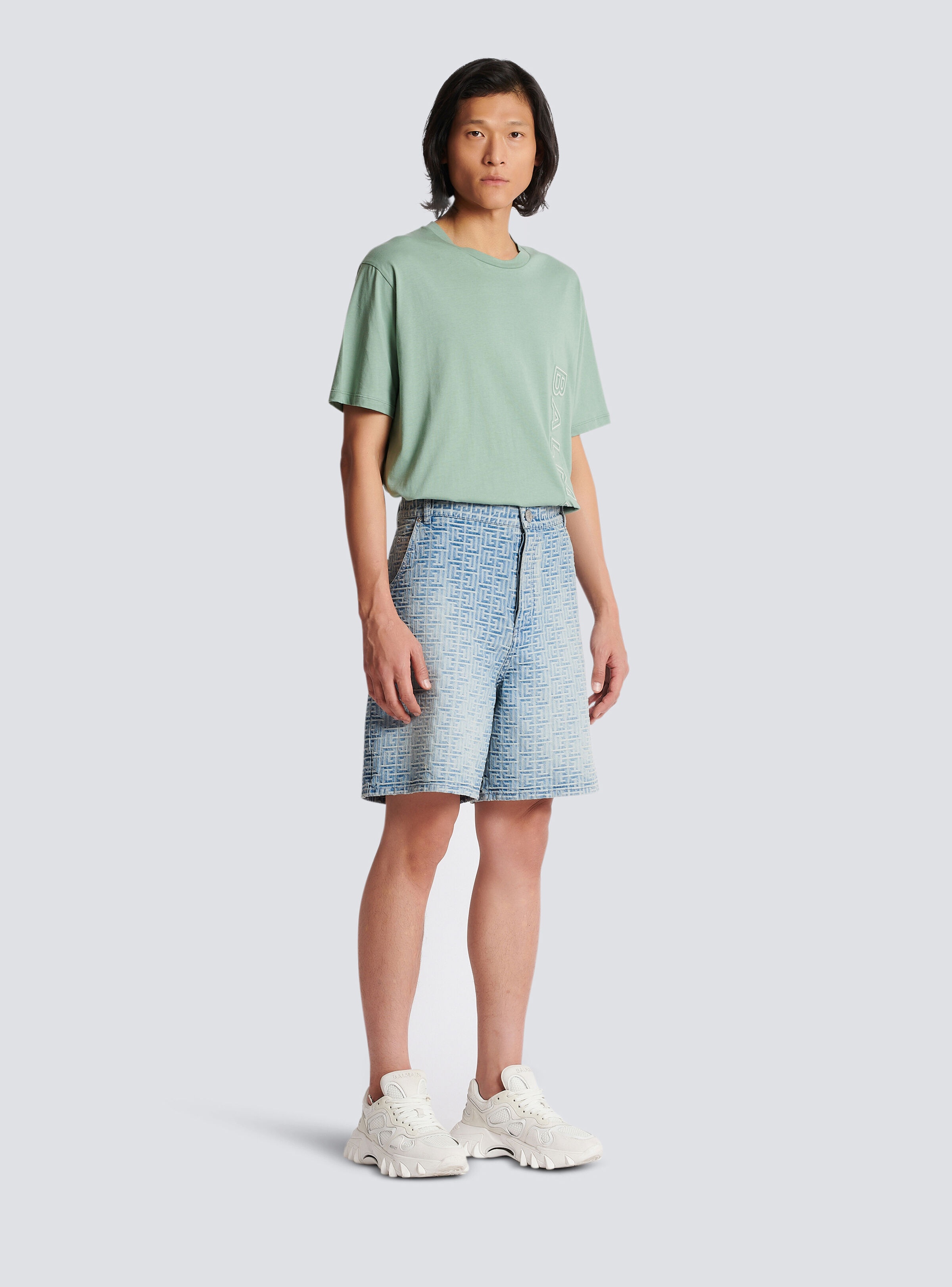 Monogrammed straight-cut denim shorts - 3