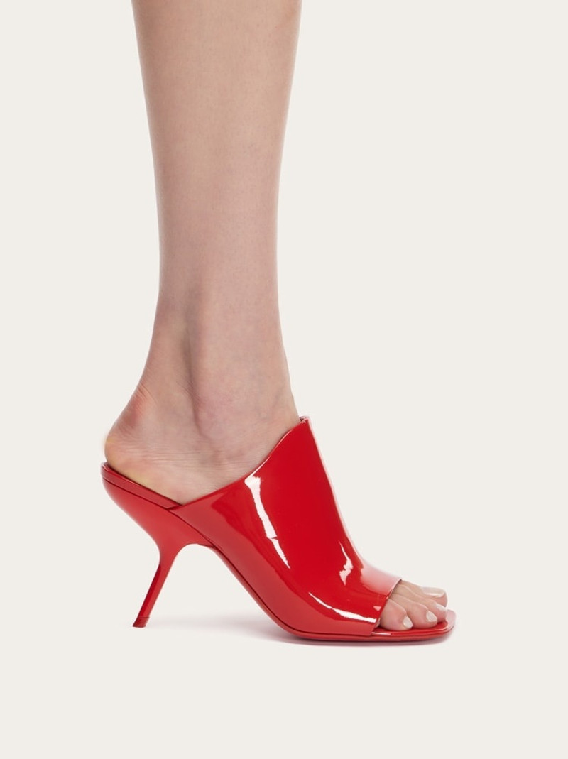 FERRAGAMO OPEN-TOE SLIDE outlook