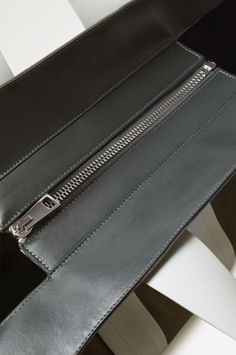 GREY & WHITE PARALLELEPIPEDO MESSENGER BAG 4