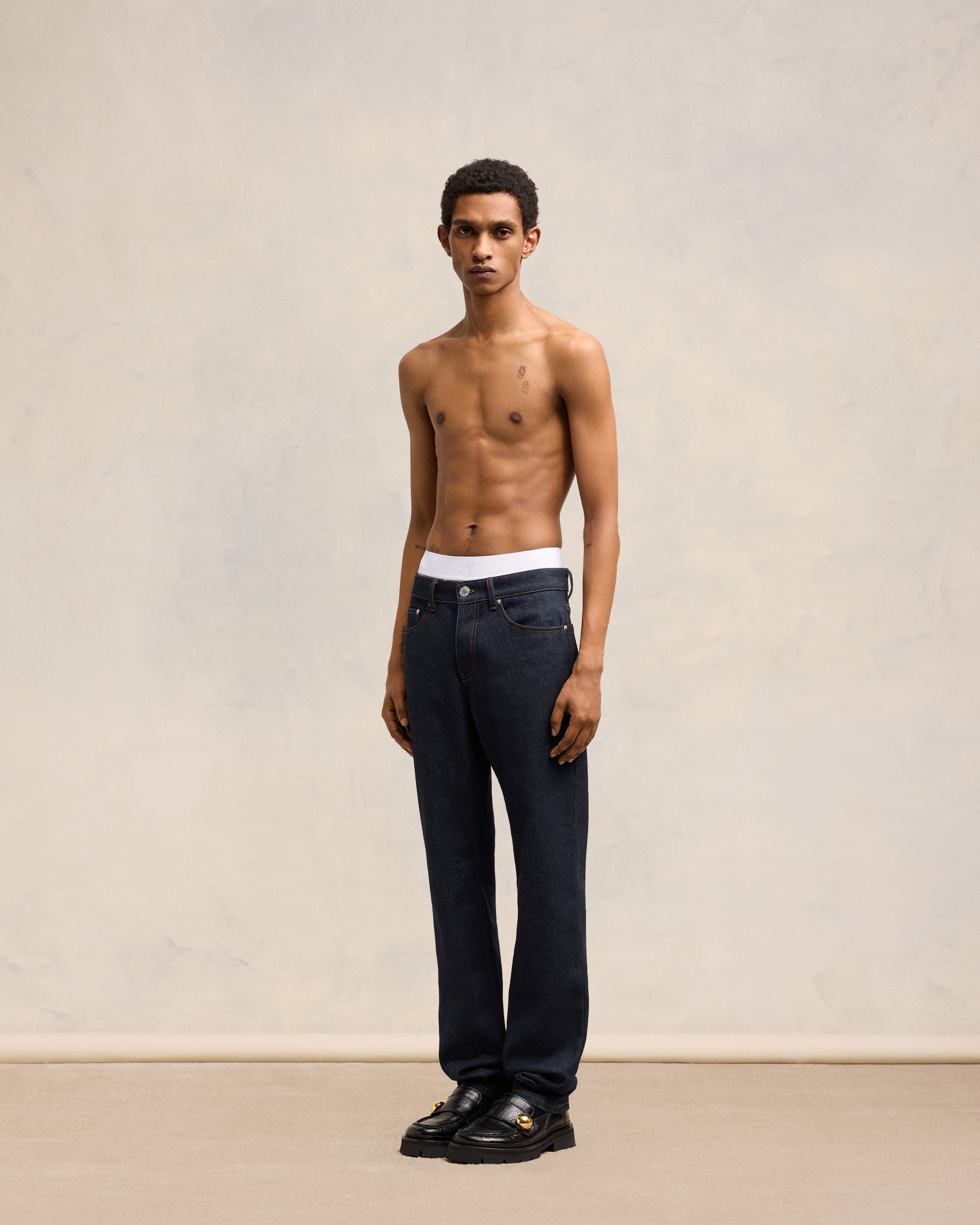 CLASSIC FIT JEANS - 6