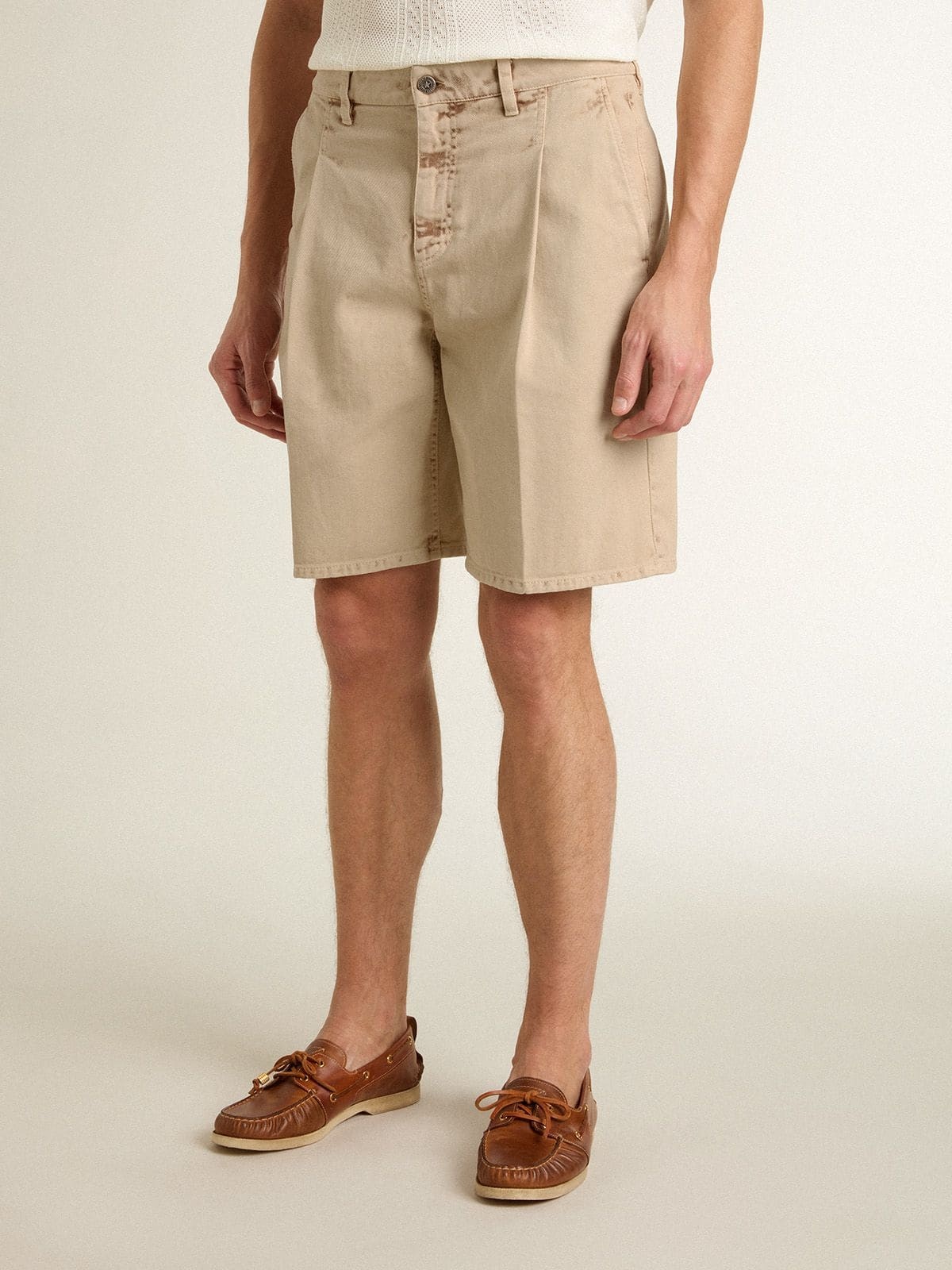 Men's Bermuda shorts in beige denim with a lived-in look finish - 2
