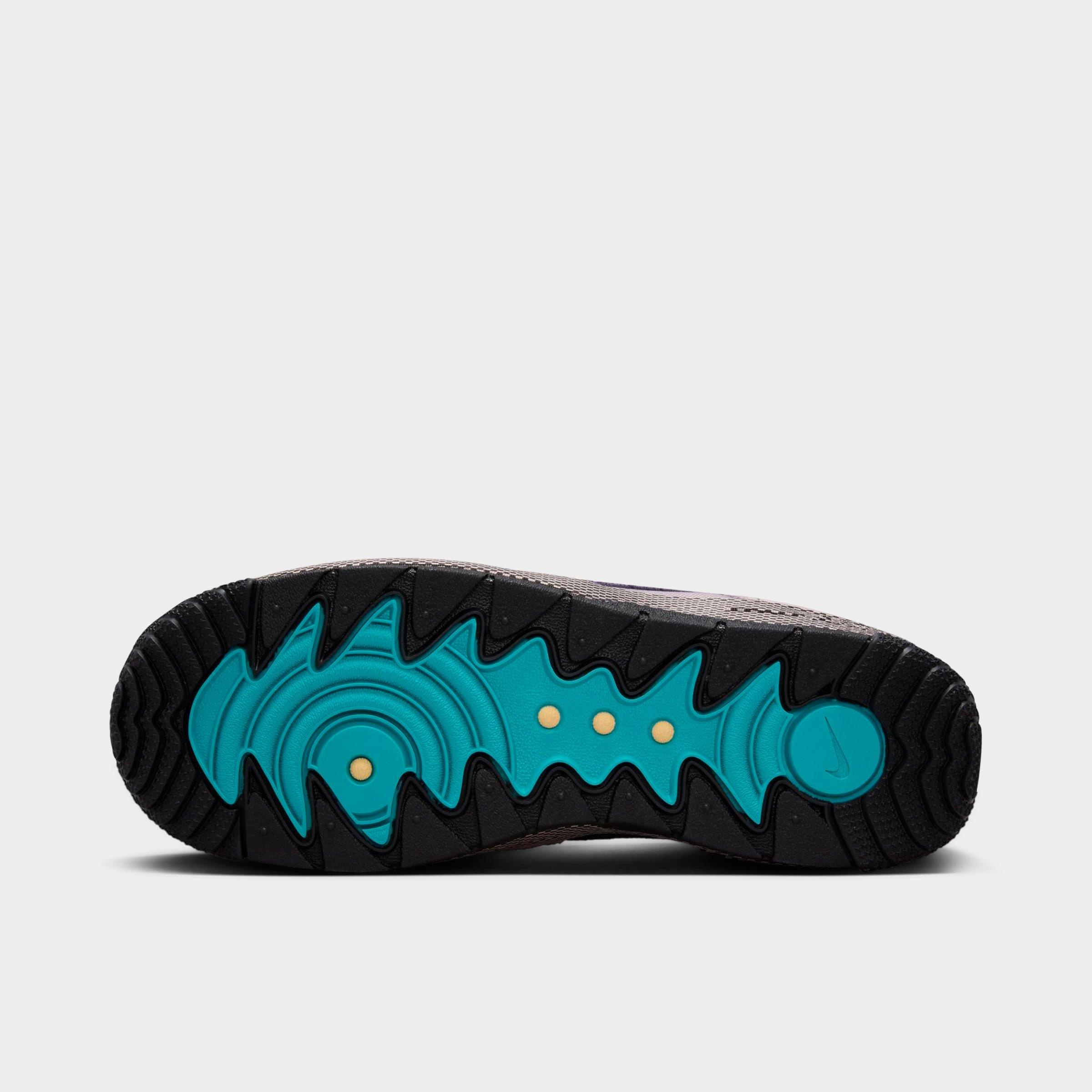 WOMEN'S NIKE AIR FORCE 1 WILD SNEAKERBOOTS - 6