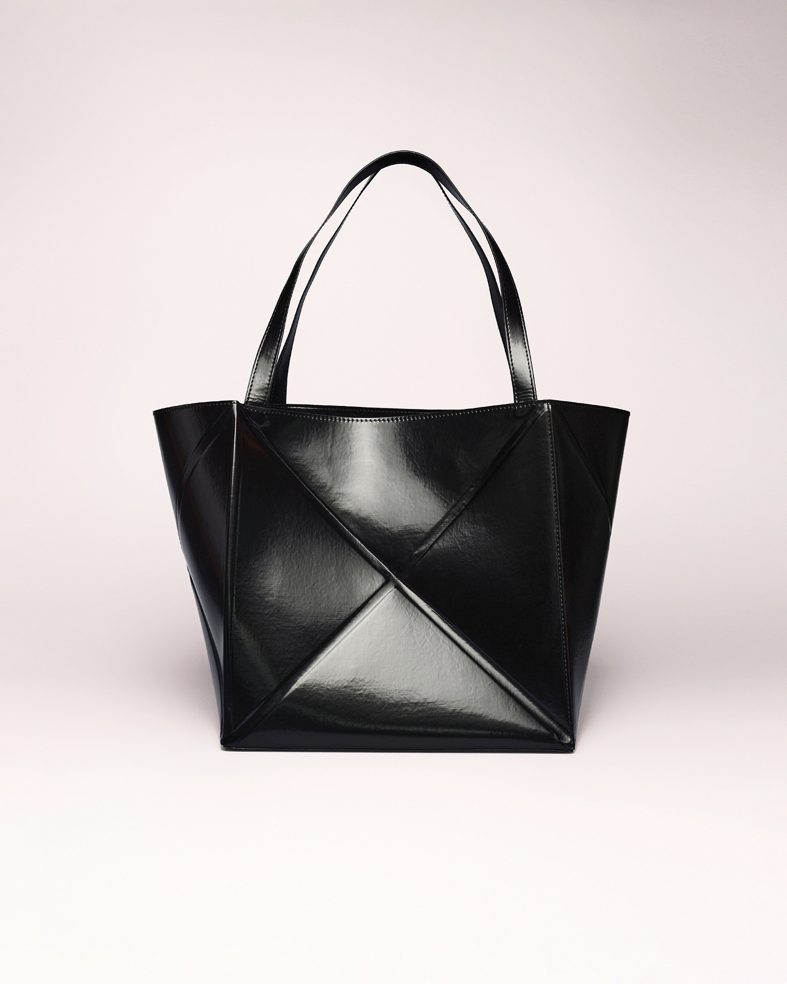 THE ORIGAMI TOTE - Patent vegan leather tote - Black - 1