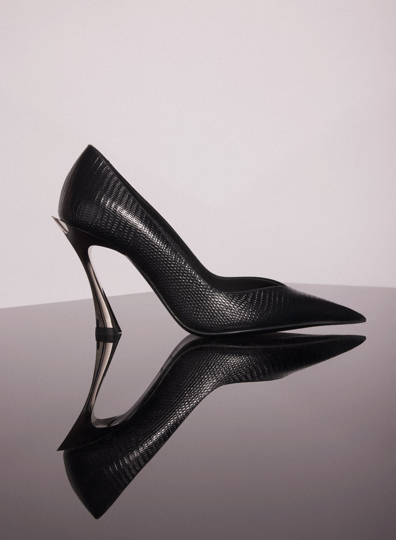 black leather grainy fang 95 pump 1