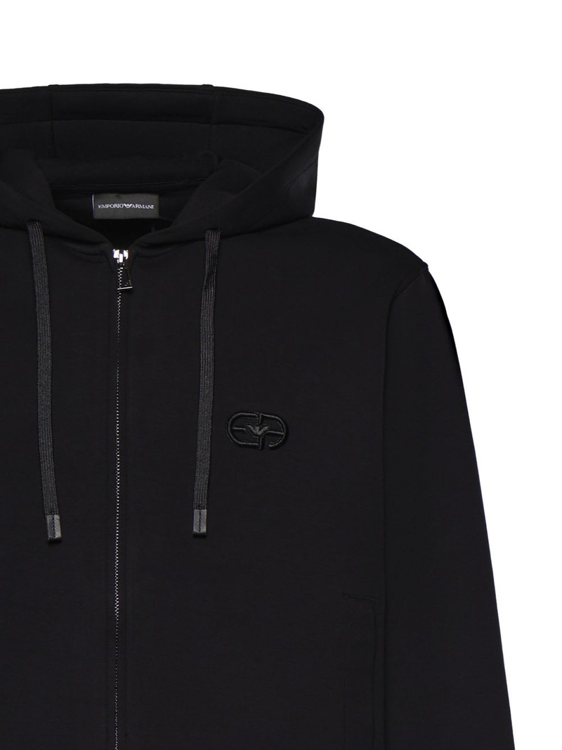 zip-up hoodie 3