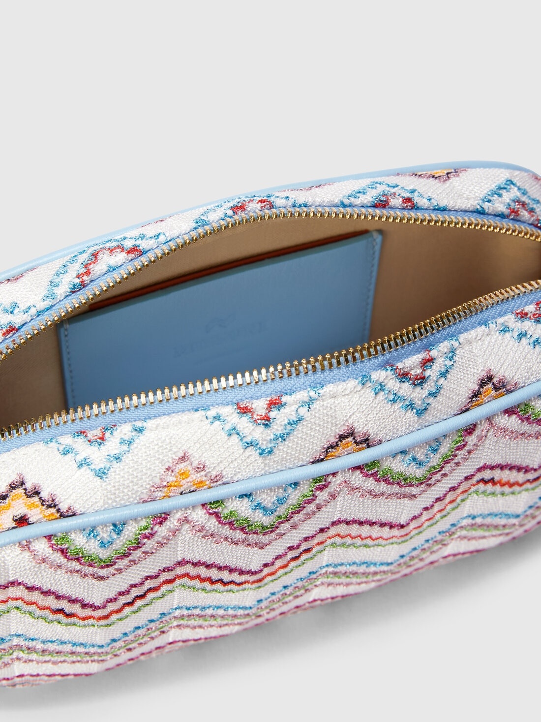 Shoulder bag with zig zag pattern and adjustable strap - 4