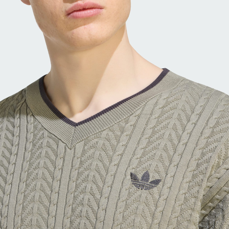 CABLE KNIT V-NECK SWEATER 5