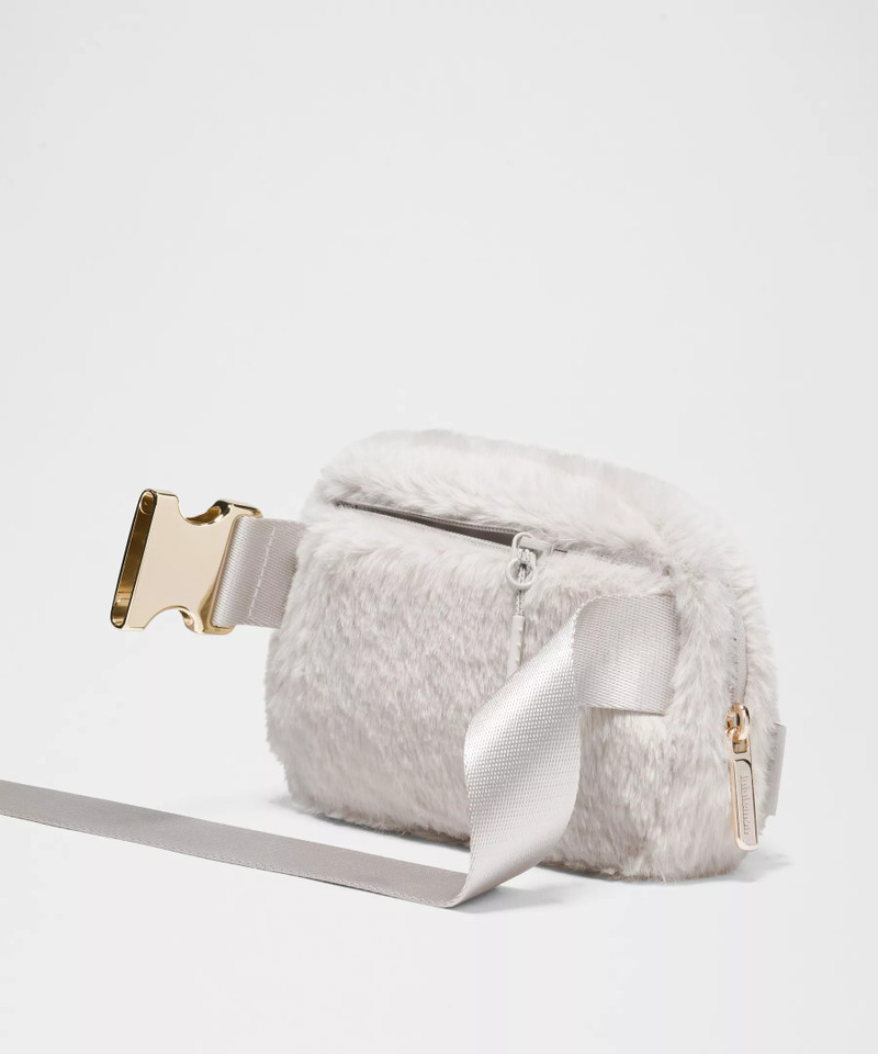 Everywhere Belt Bag 1L *Plush Fleece 4