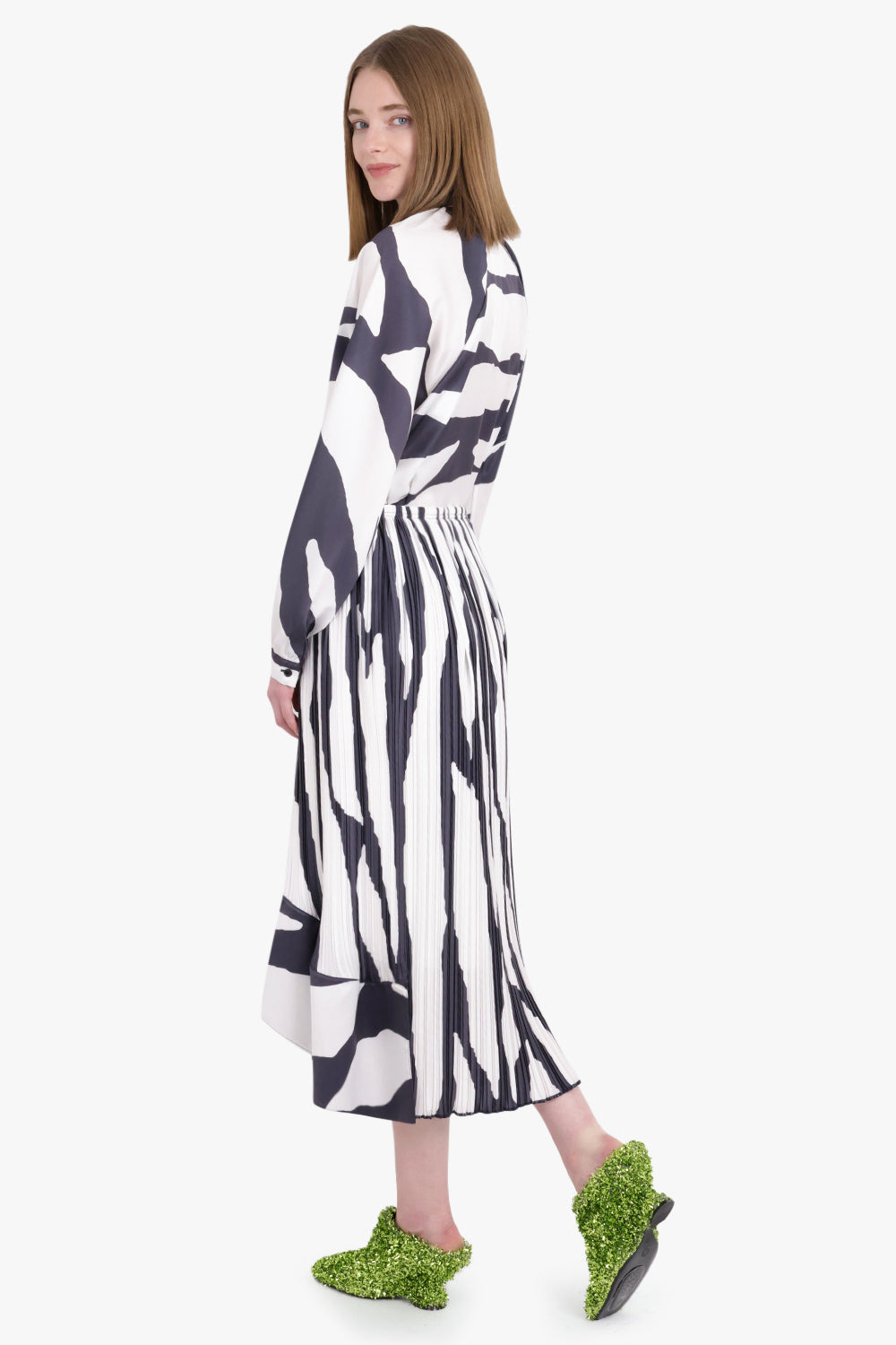 ABSTRACT PRINT ASYMMETRIC MIDI SKIRT | WHITE/BLACK - 4