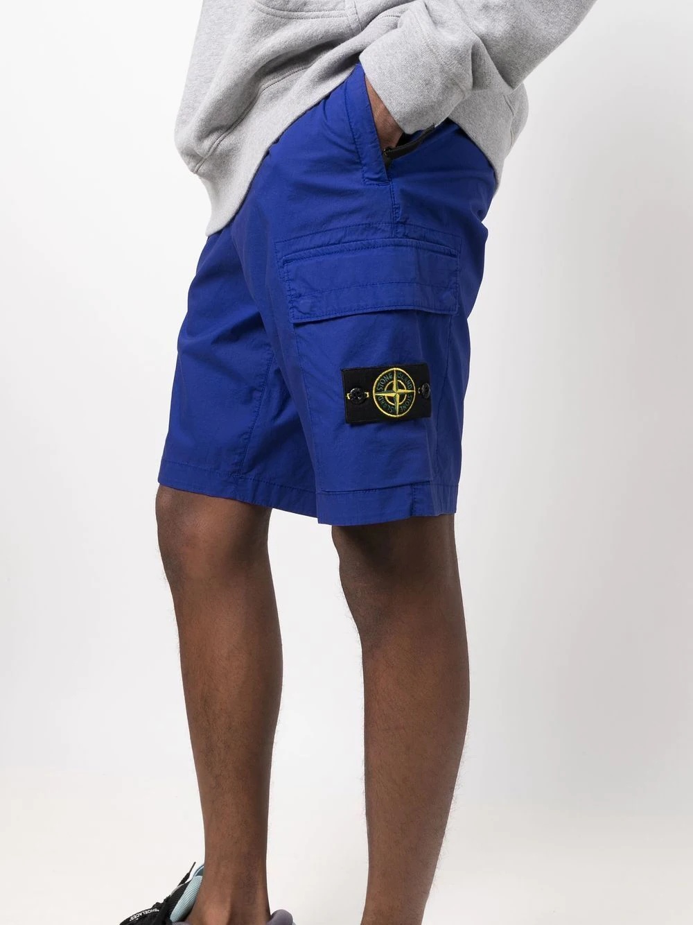 Compass logo-patch cargo shorts - 5