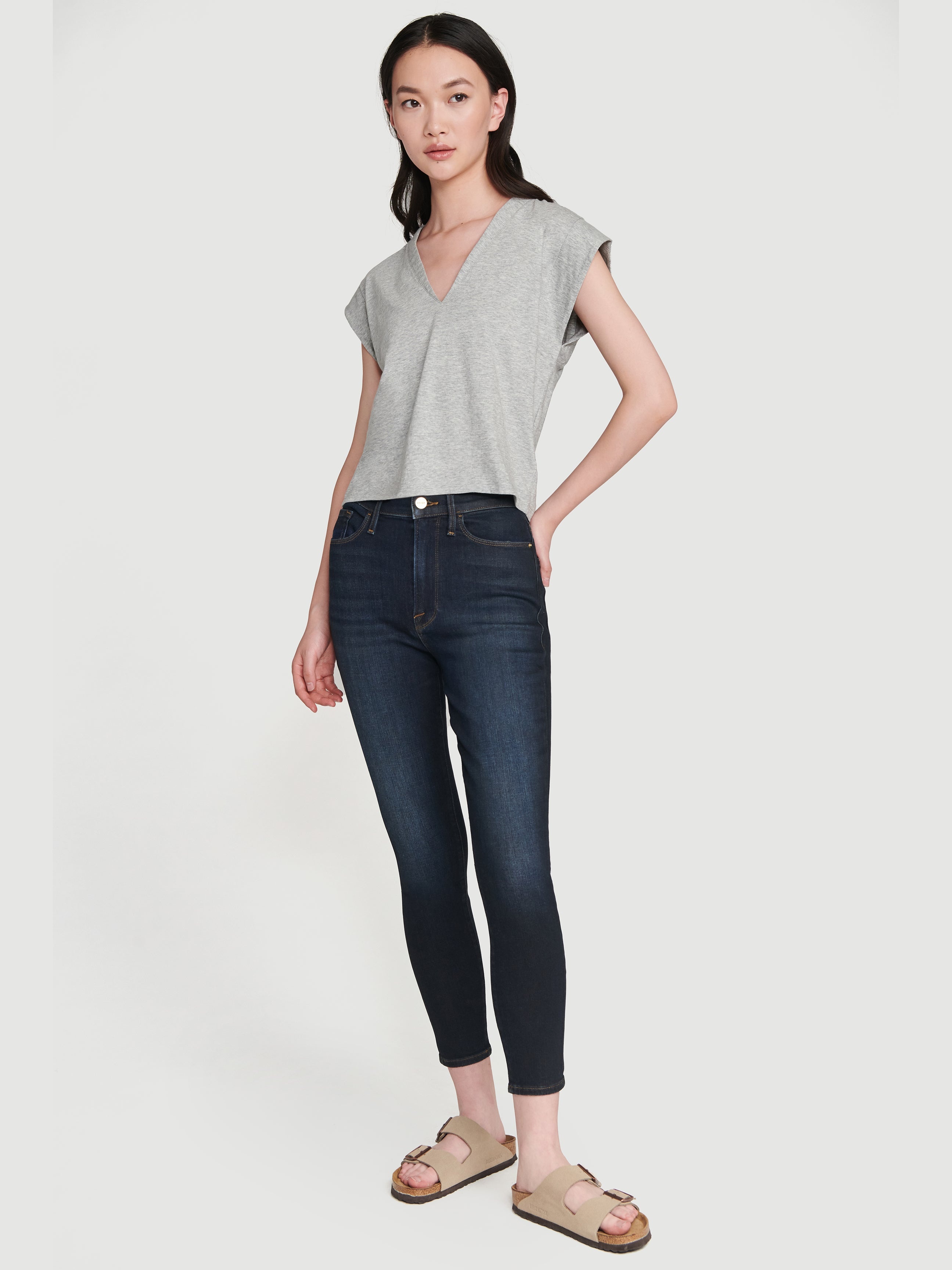 Le High Rise V Neck Tee in Gris Heather - 3