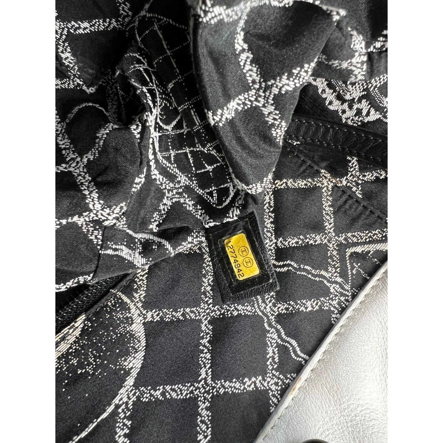 Chanel Essential 31 Rue Cambon Slopping White Leather Tote - 8