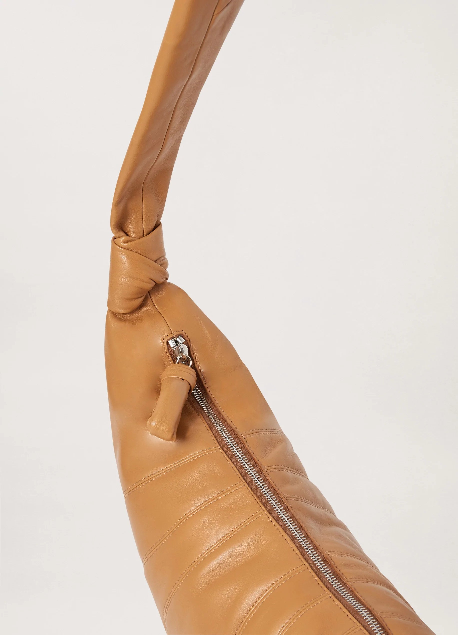 MEDIUM CROISSANT BAG
SOFT NAPPA LEATHER - 2