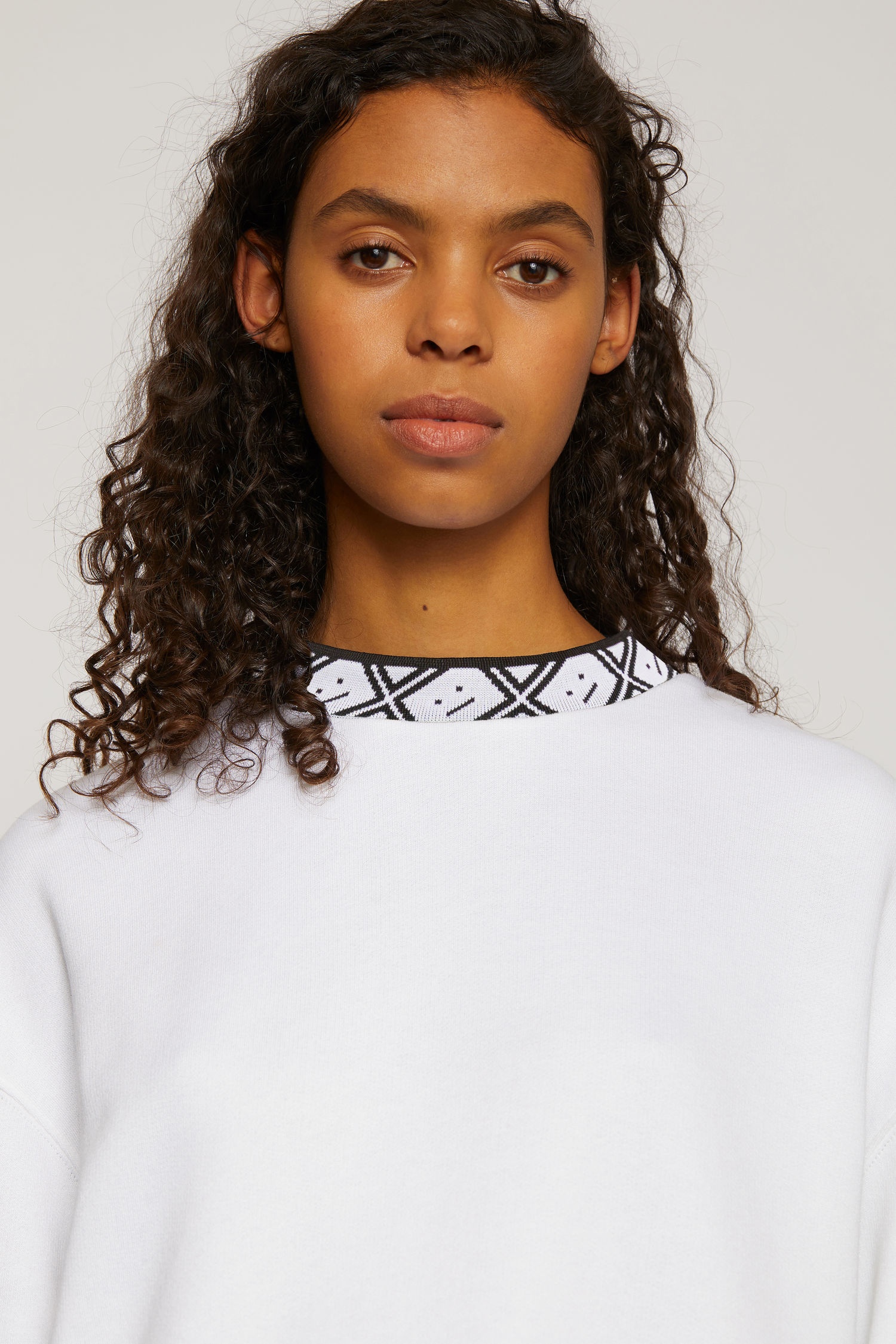 Face motif mock neck sweatshirt optic white - 4