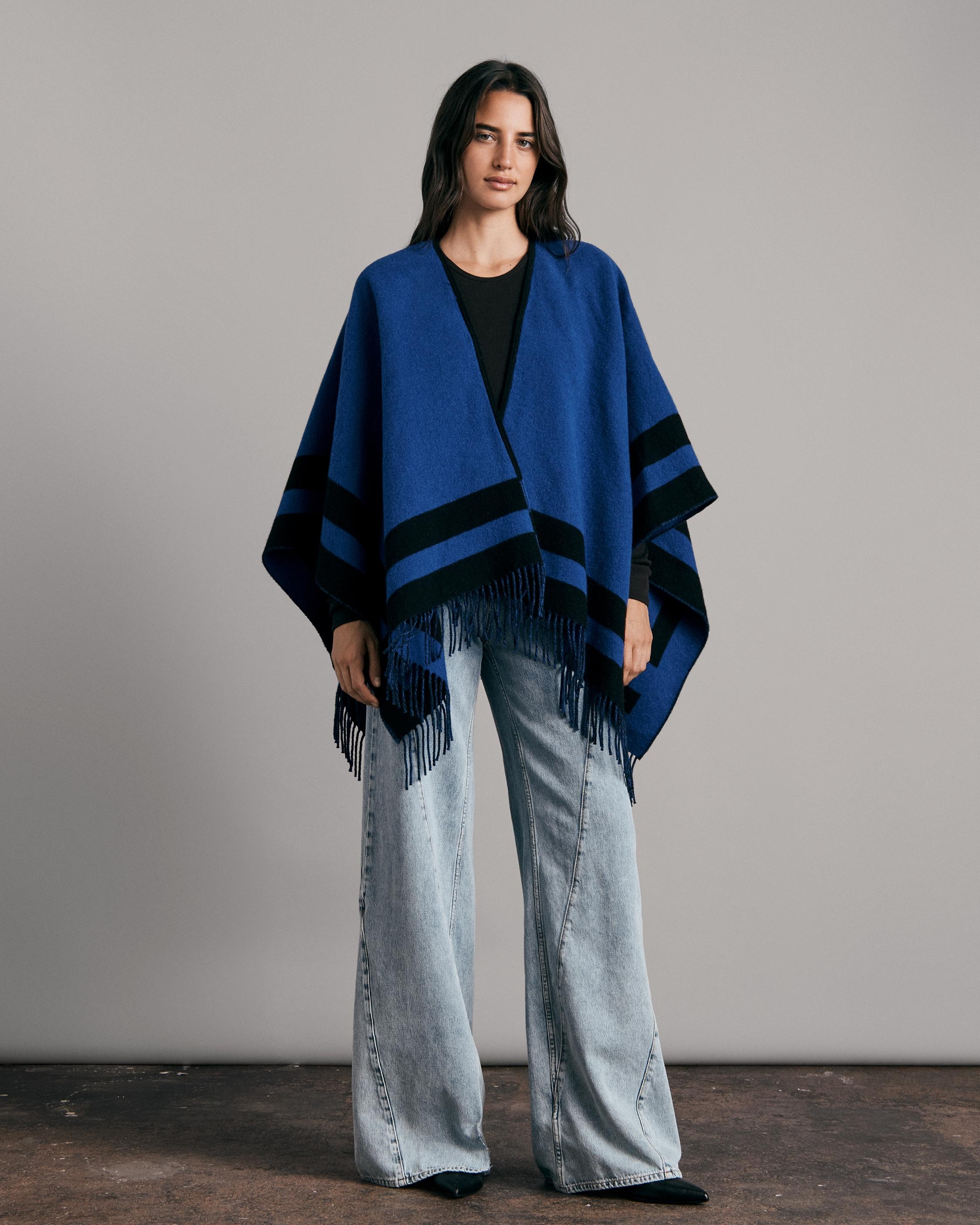 Highlands Wool Reversible Poncho
Midweight Poncho - 5