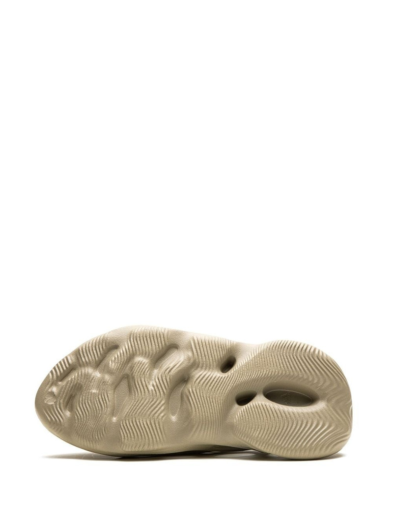 YEEZY 거품 주자 “돌 소금” 운동화 4
