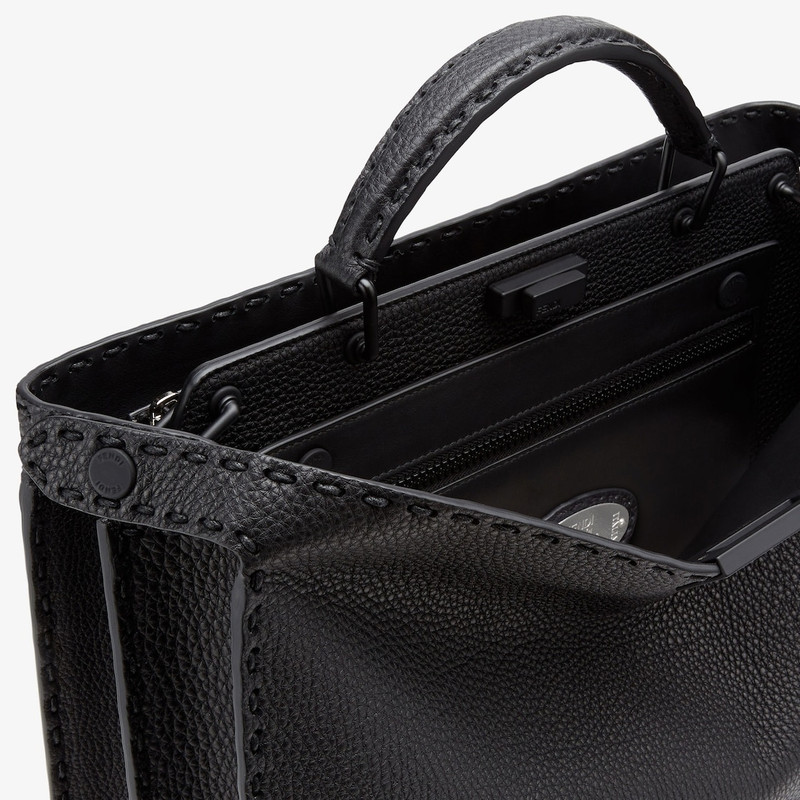 FENDI Peekaboo ISeeU Medium outlook