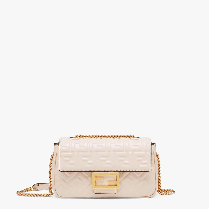 Iconic medium Baguette bag with chain, made of soft nappa leather in camellia-color, with a three-di 1