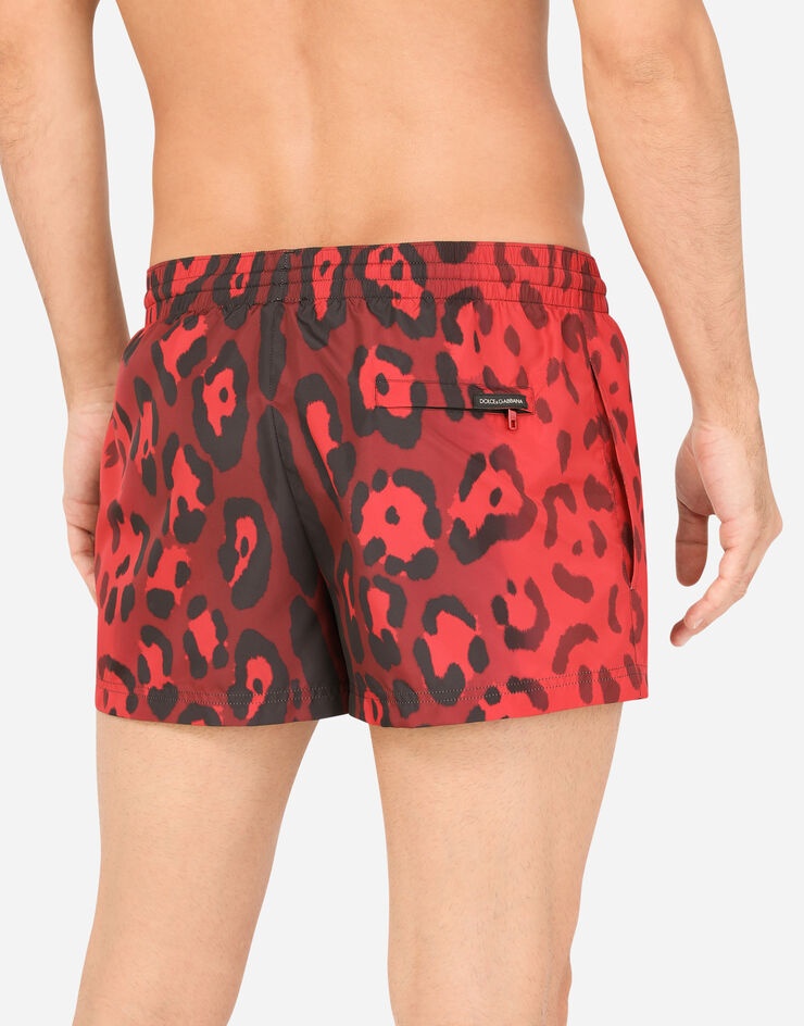 Short swim trunks with leopard print - 5