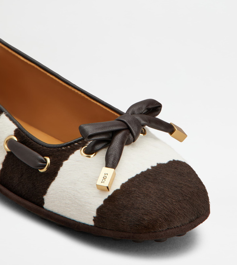 BALLERINAS IN PONY EFFECT LEATHER - BROWN, WHITE 5