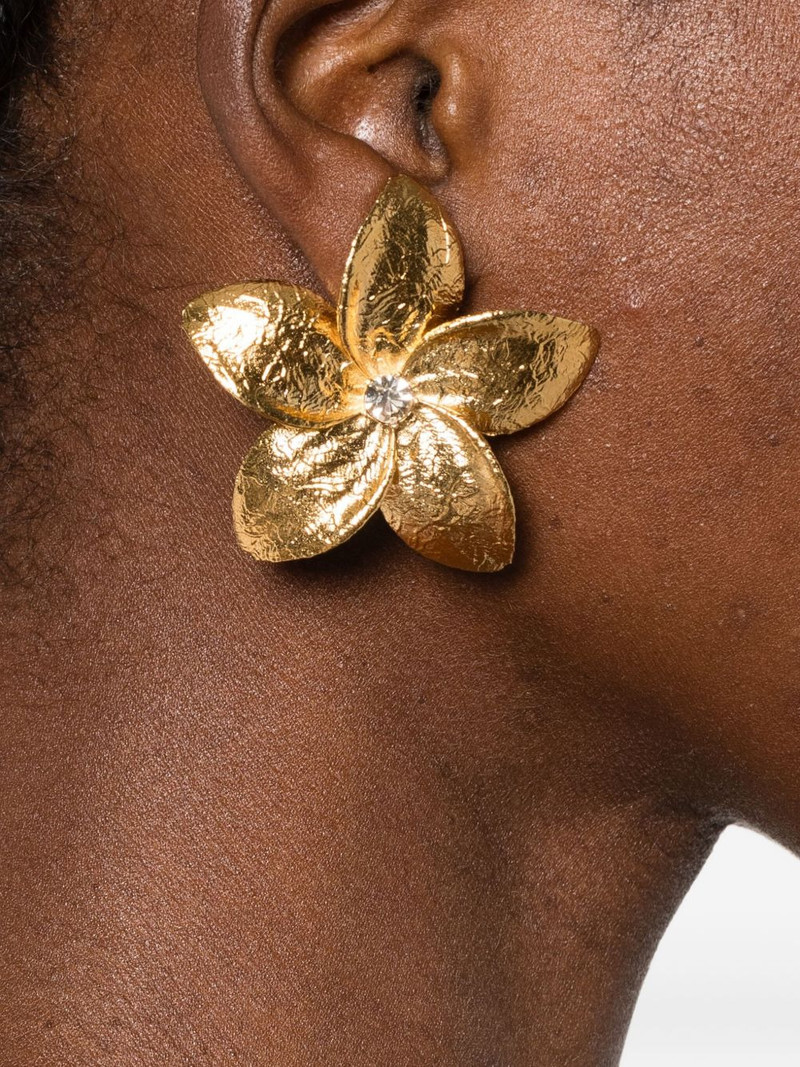 forte_forte flower-shaped crystal earrings outlook