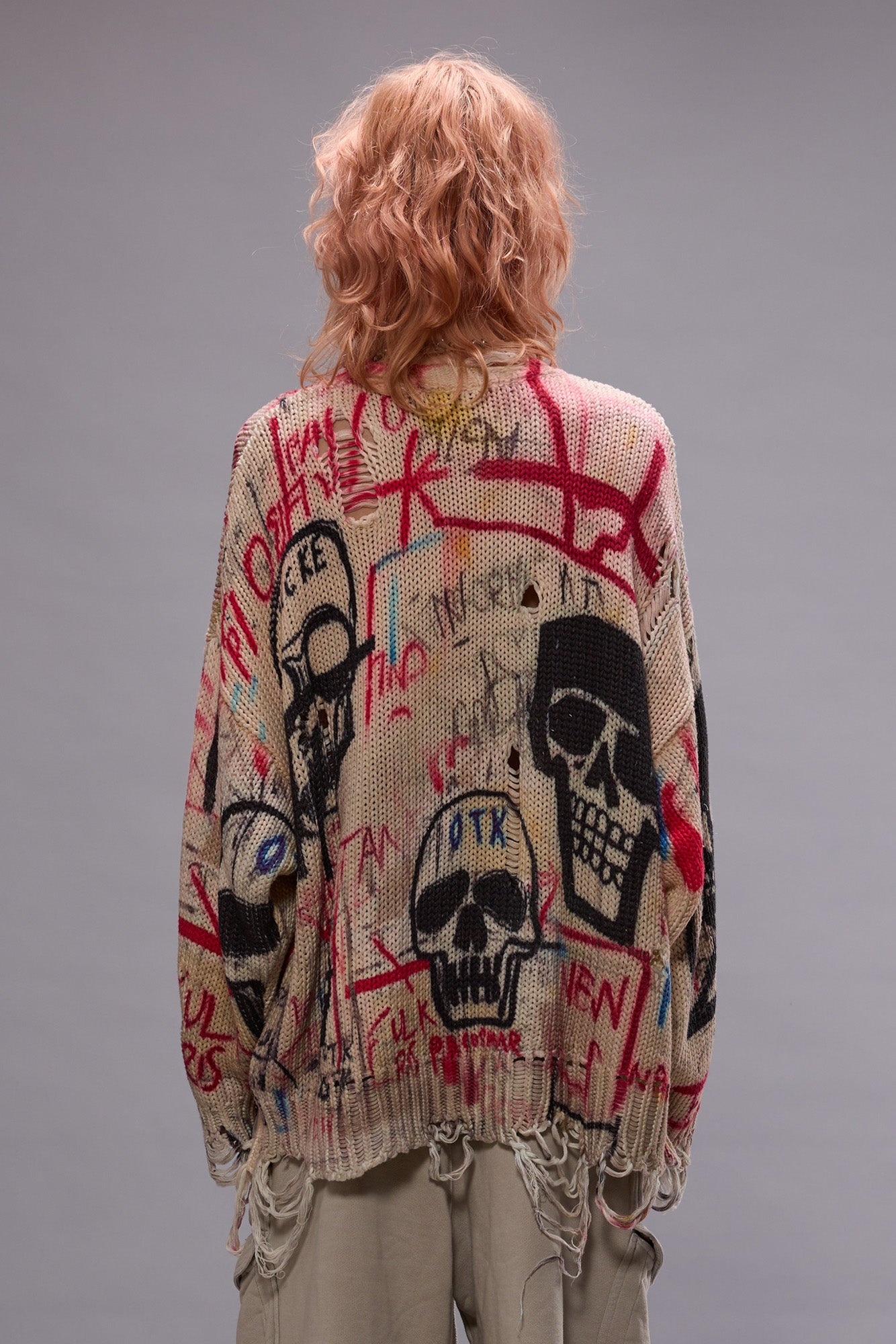 PRINTED OVERSIZED SWEATER - SKULL GRAFFITI PRINT - 4