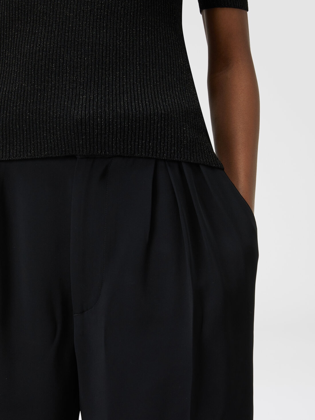 Classic viscose Bermuda shorts with chevron insert - 5