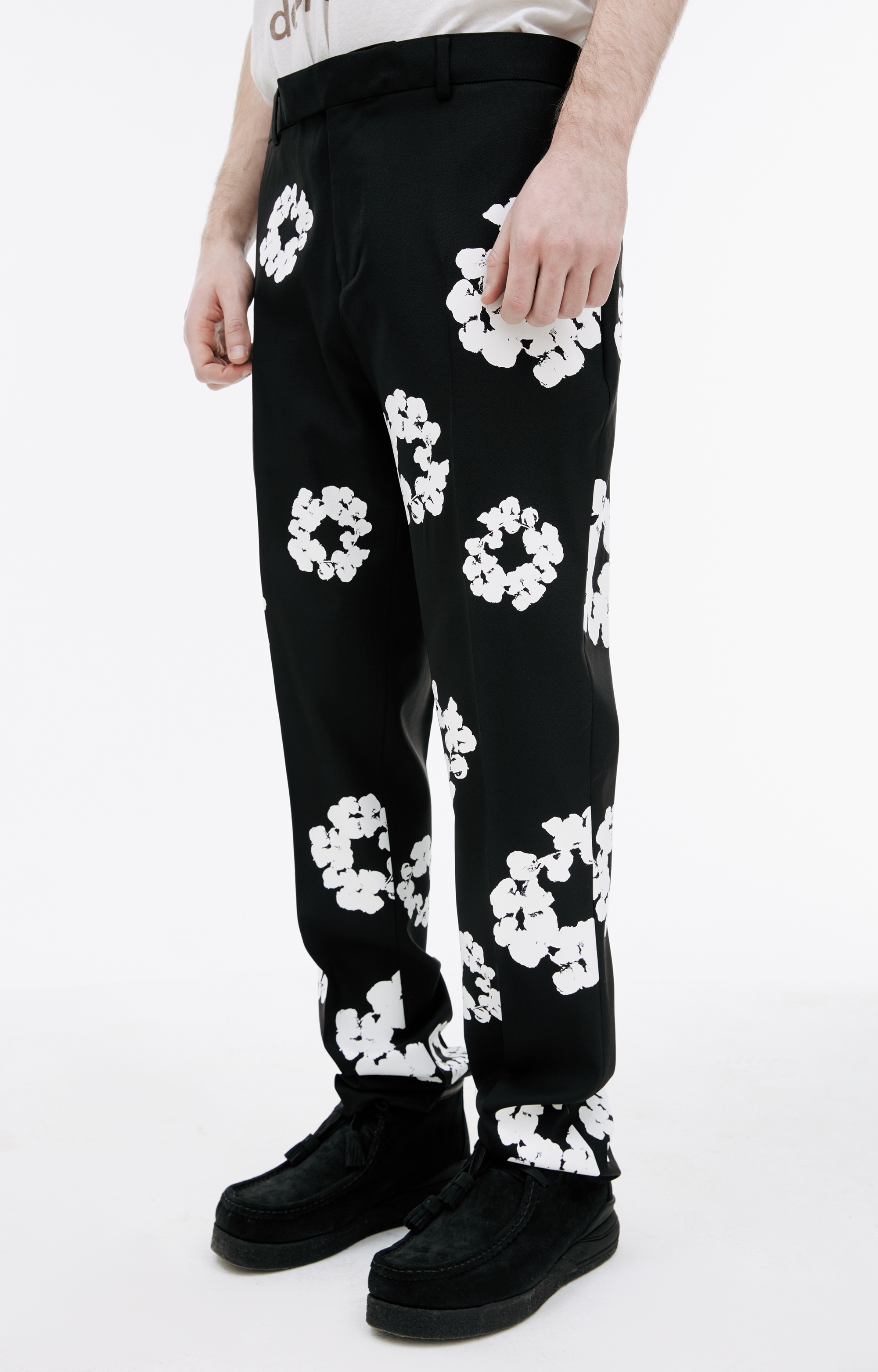 BLACK TROUSERS WITH FLOWERS - 4