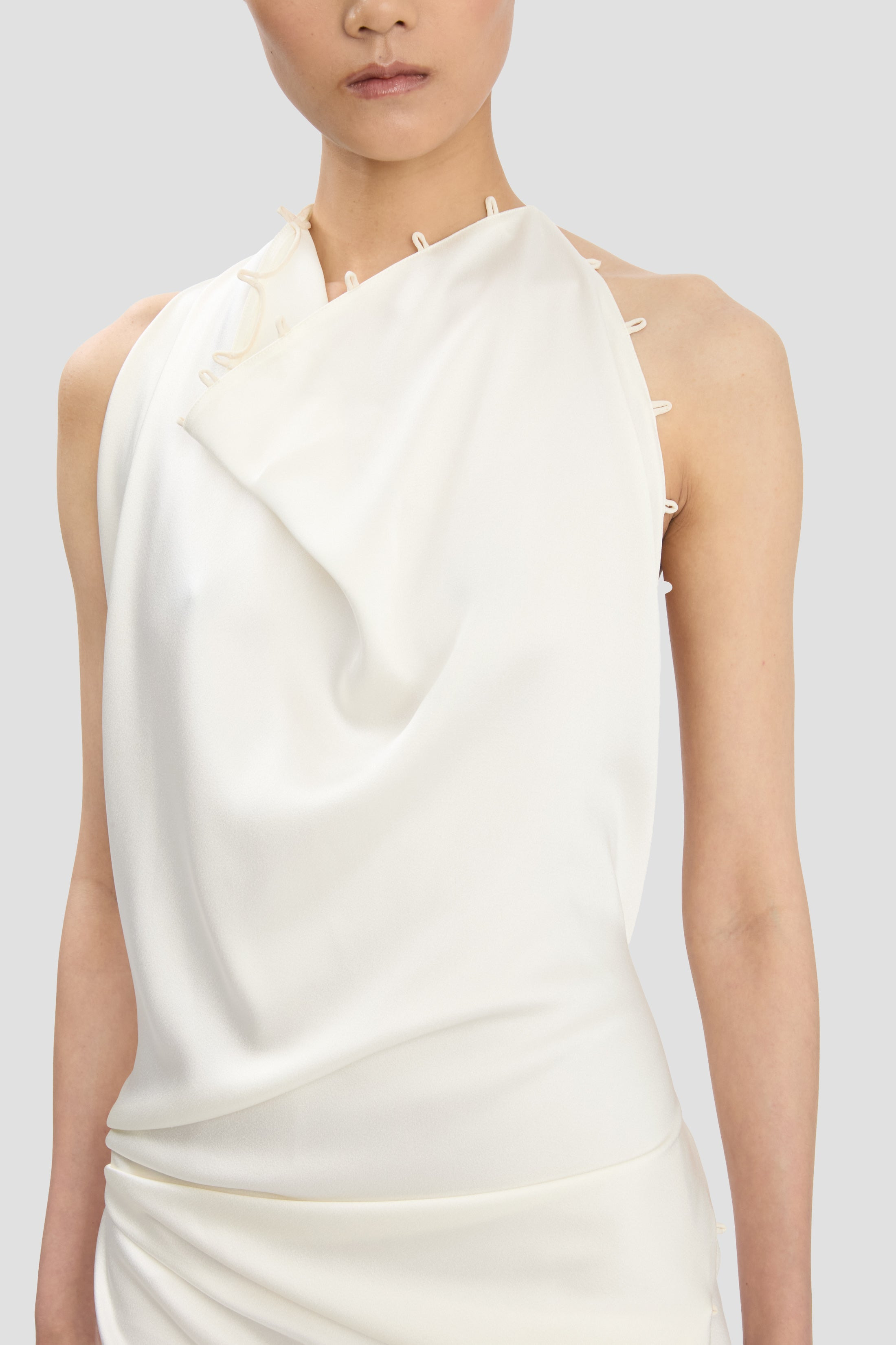 Rouleaux Detail Sleeveless Gown In Ivory - 4