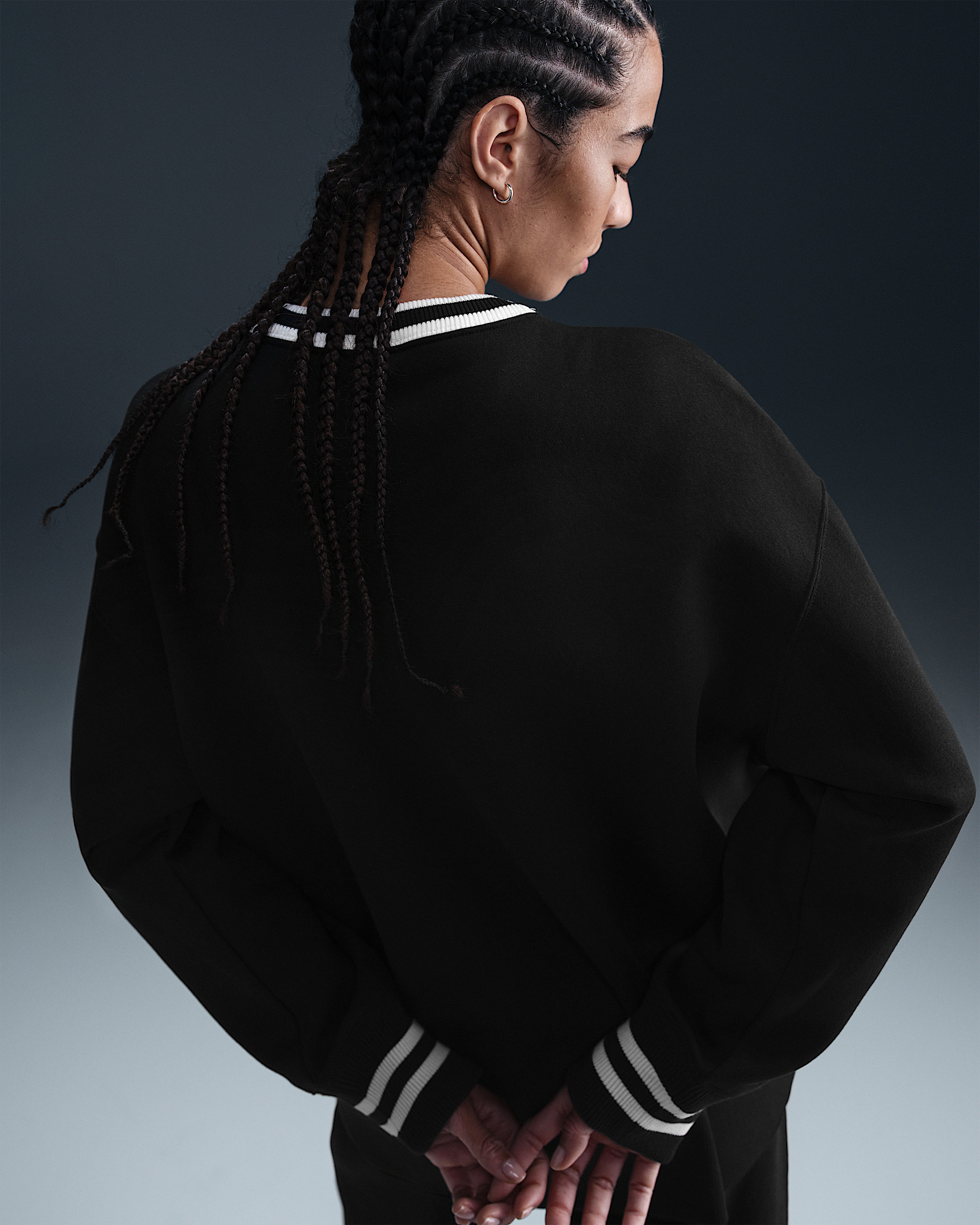 Nike Sportswear Phoenix Fleece Women's Oversized Graphic Crew-Neck Sweatshirt - 2