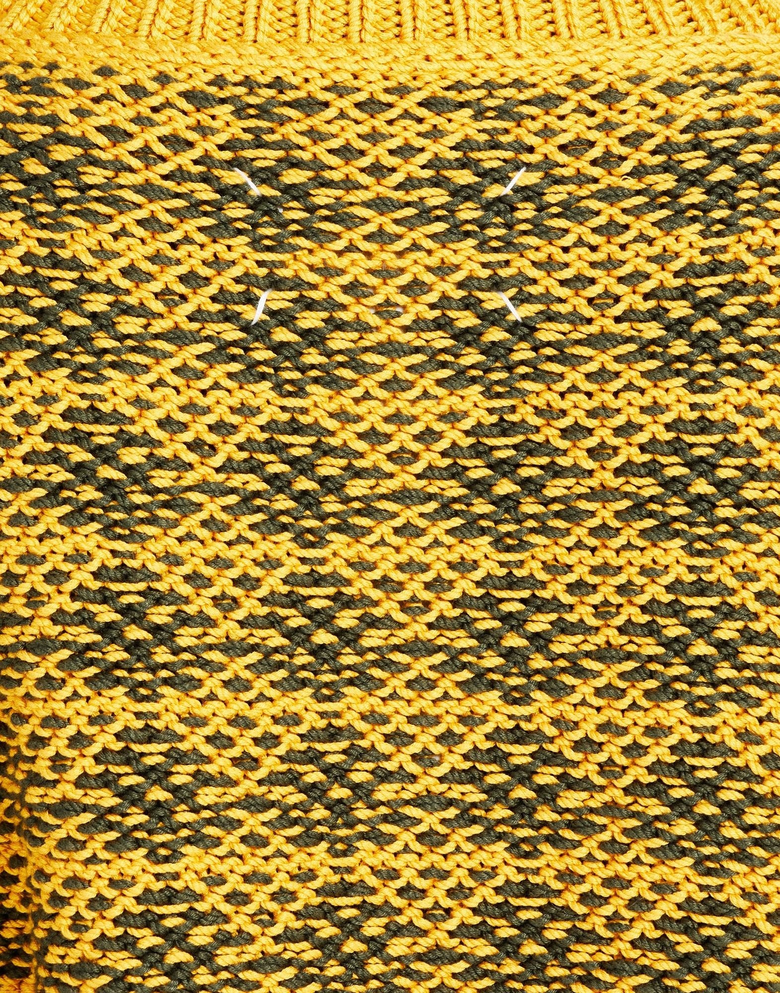 Reverse jacquard V-neck sweater - 6