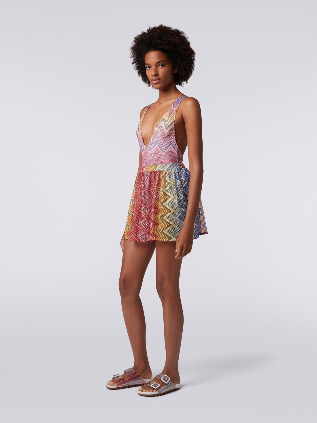 Swimming shorts in zigzag print fabric - 3