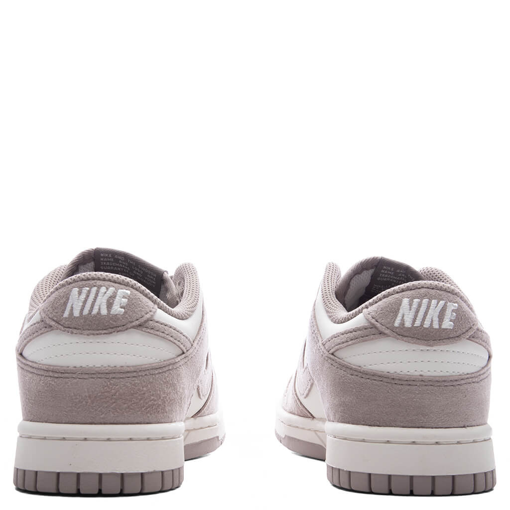 WOMEN'S DUNK LOW - SAIL/MALT/METALLIC GOLD - 4