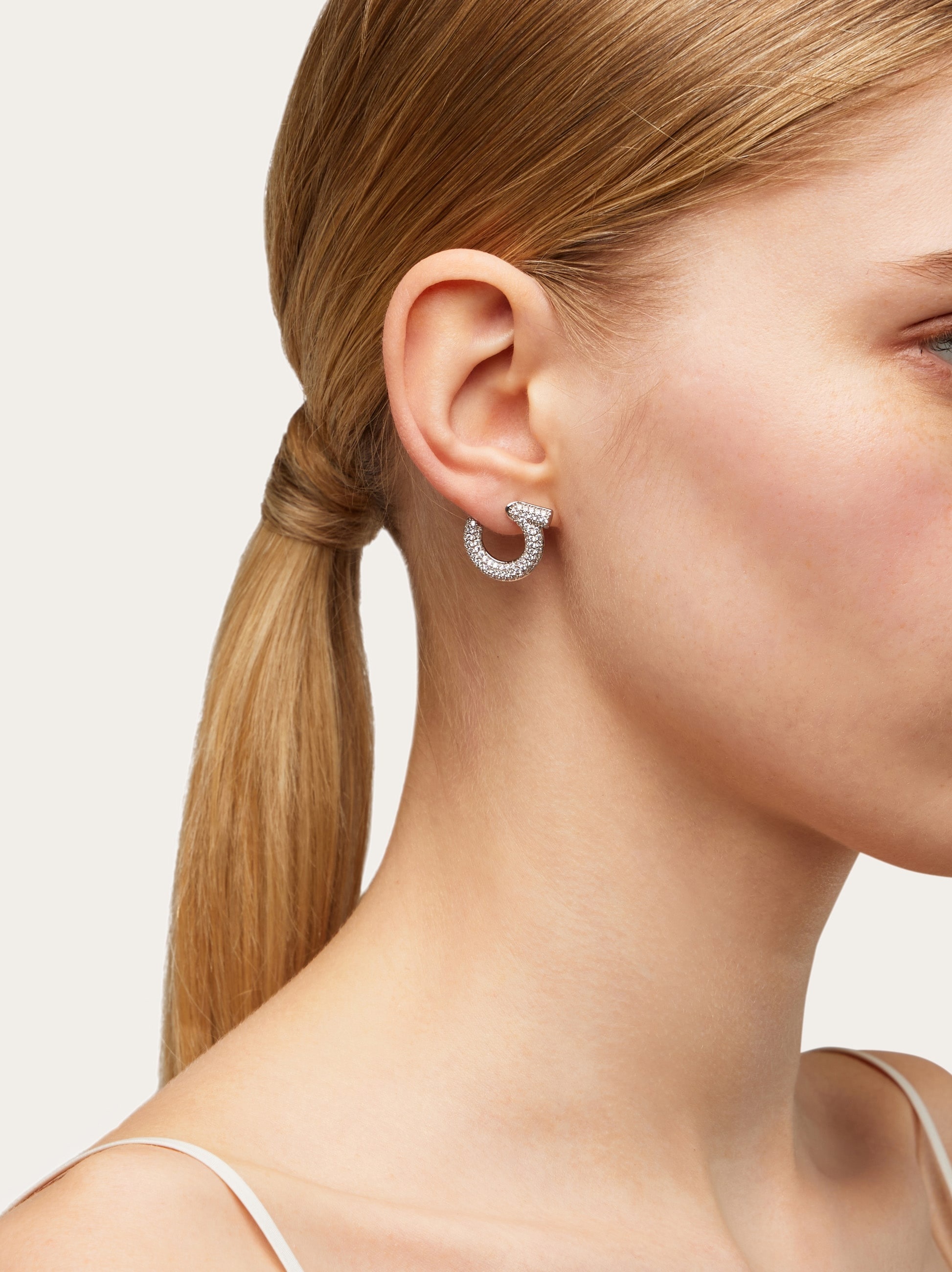 送料関税込【FERRAGAMO】FOUR GANCINI CLIP ON EARRINGS Four Gancini clip on earrings - Women | Ferragamo