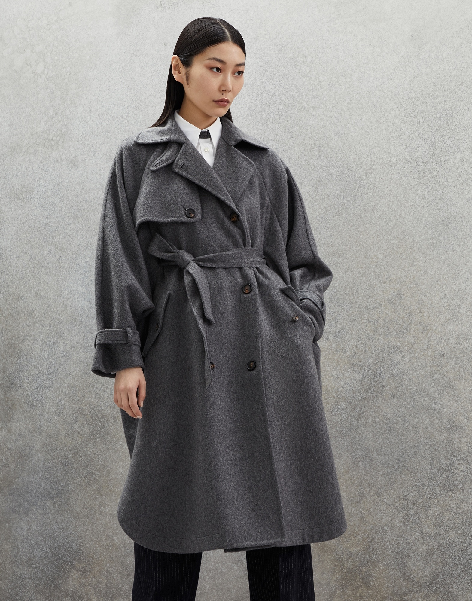 Handcrafted coat in cashmere beaver double cloth with precious button tab - 1