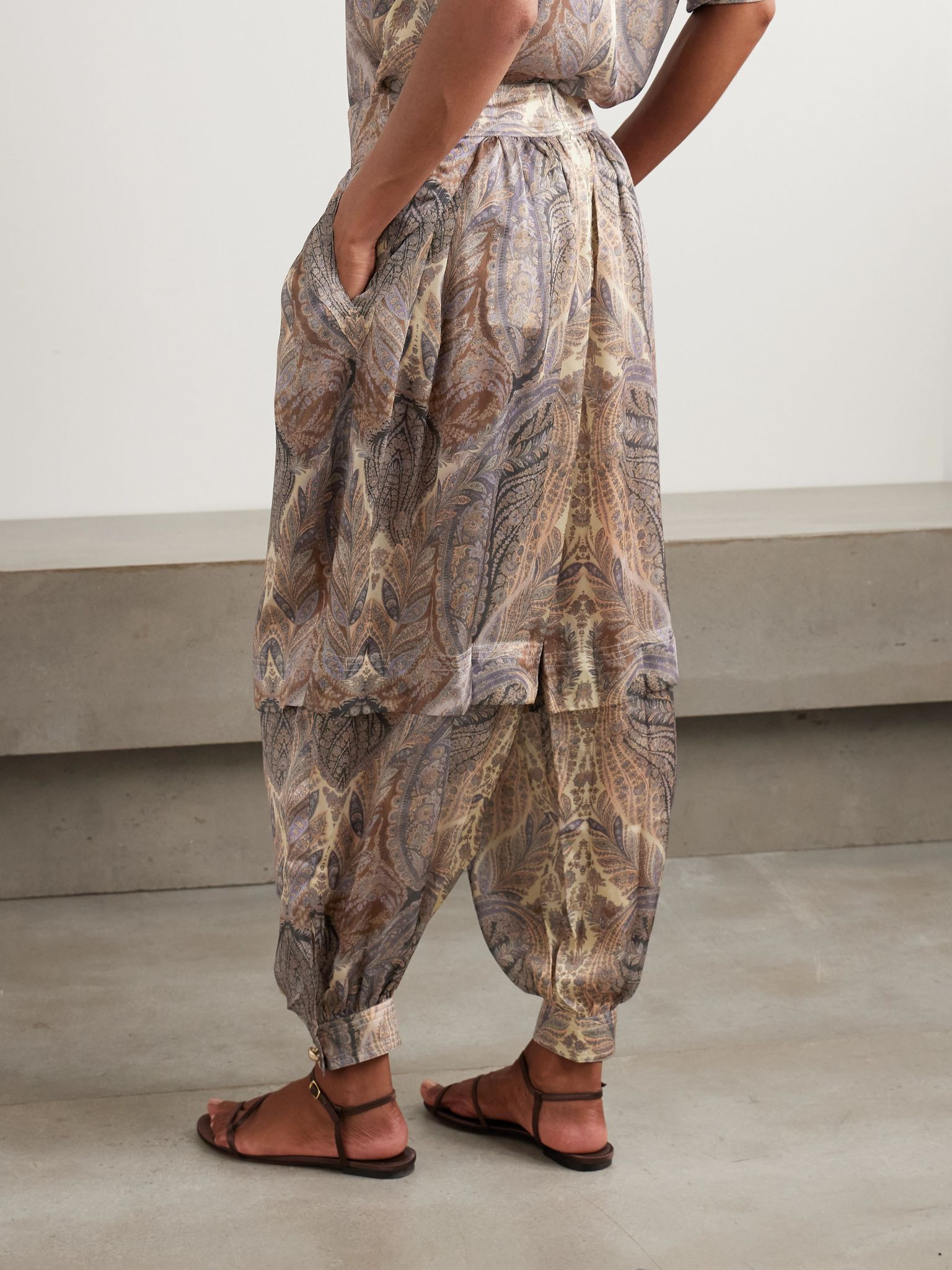Hypnotic layered  pleated paisley-print silk tapered pants Multi - 3