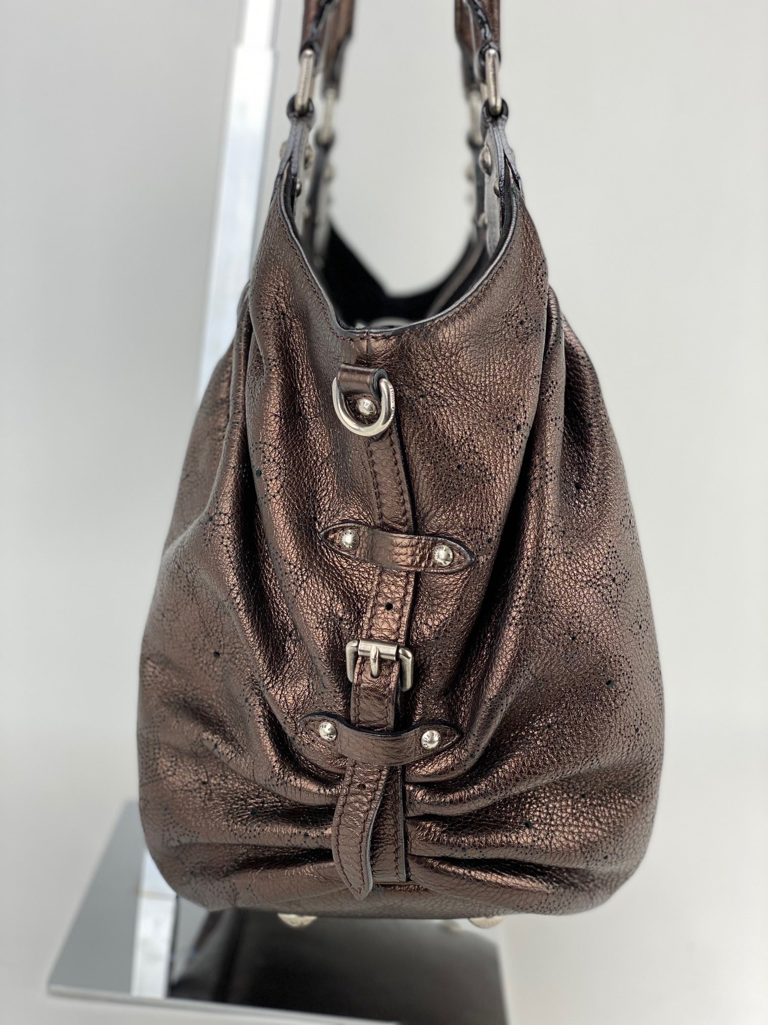 Louis Vuitton Large Mahina Metallic Bronze Leather Shoulder Bag pre owned - 3