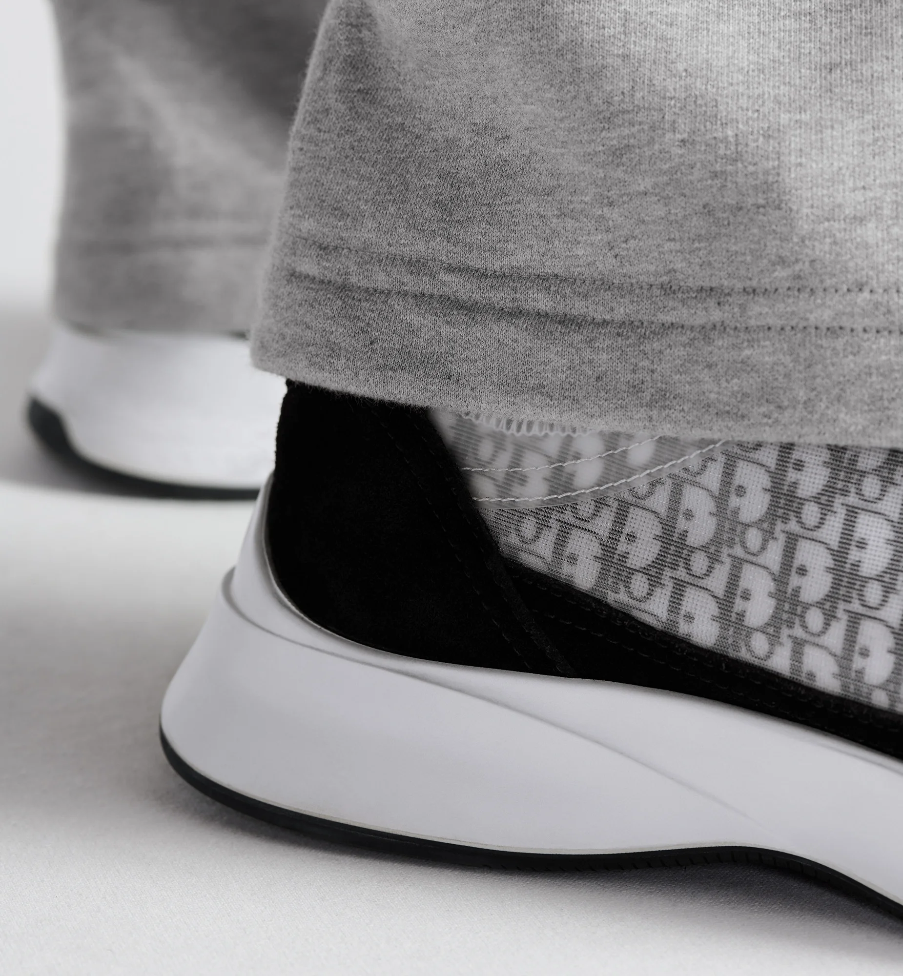 Dior B25ランナースニーカー Dior B25 Runner Sneaker | REVERSIBLE