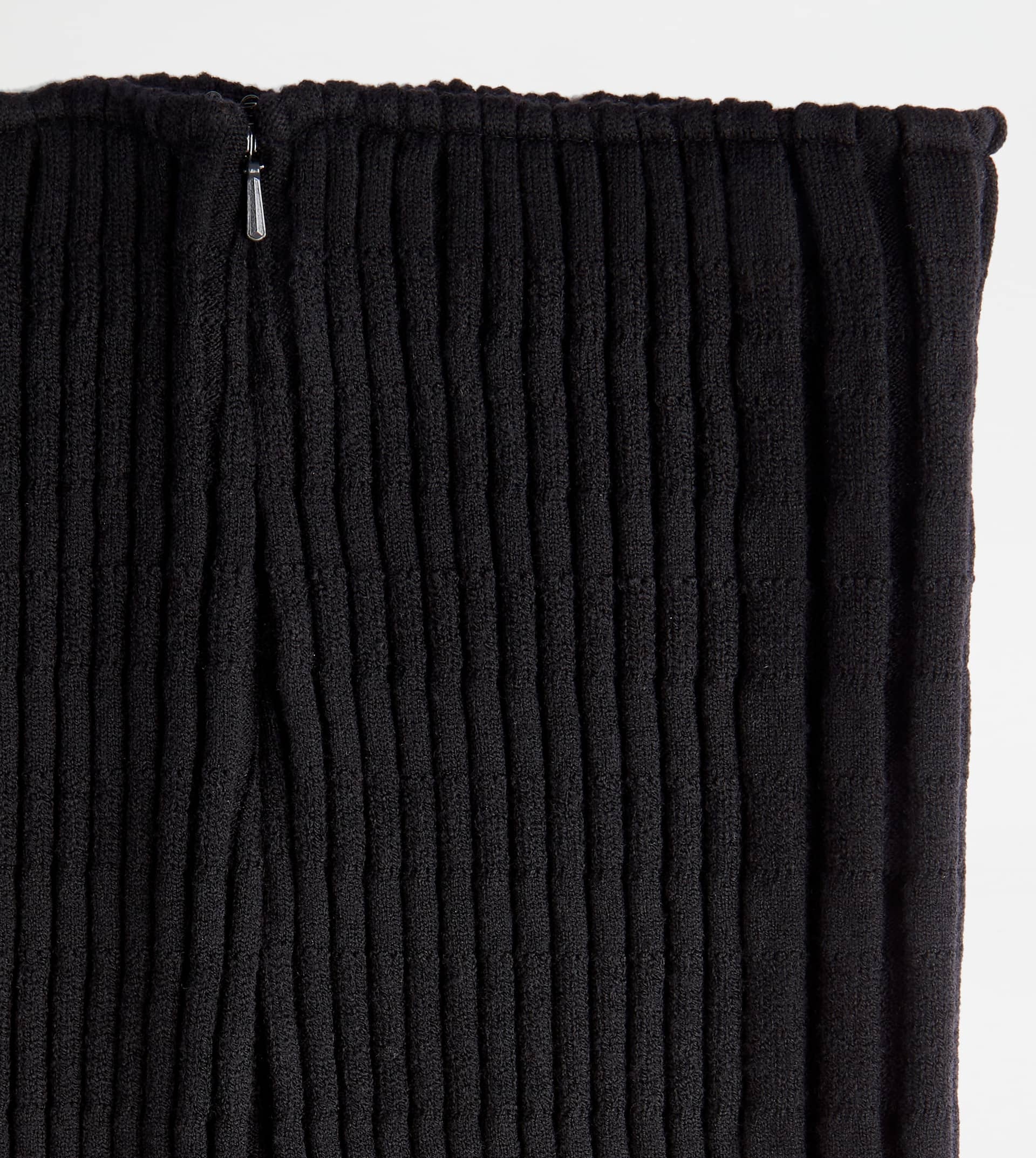 MIDI-SKIRT IN KNIT - BLACK - 10
