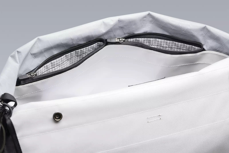 3A-5-CR Messenger Einsatztasche Black 19