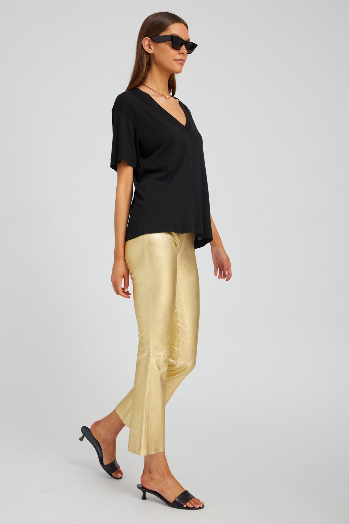 BLACK V-NECK TEE - 3