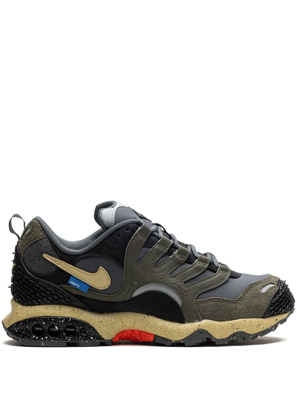 x UNDEFEATED Air Terra Humara "Cargo Khaki" sneakers - 1