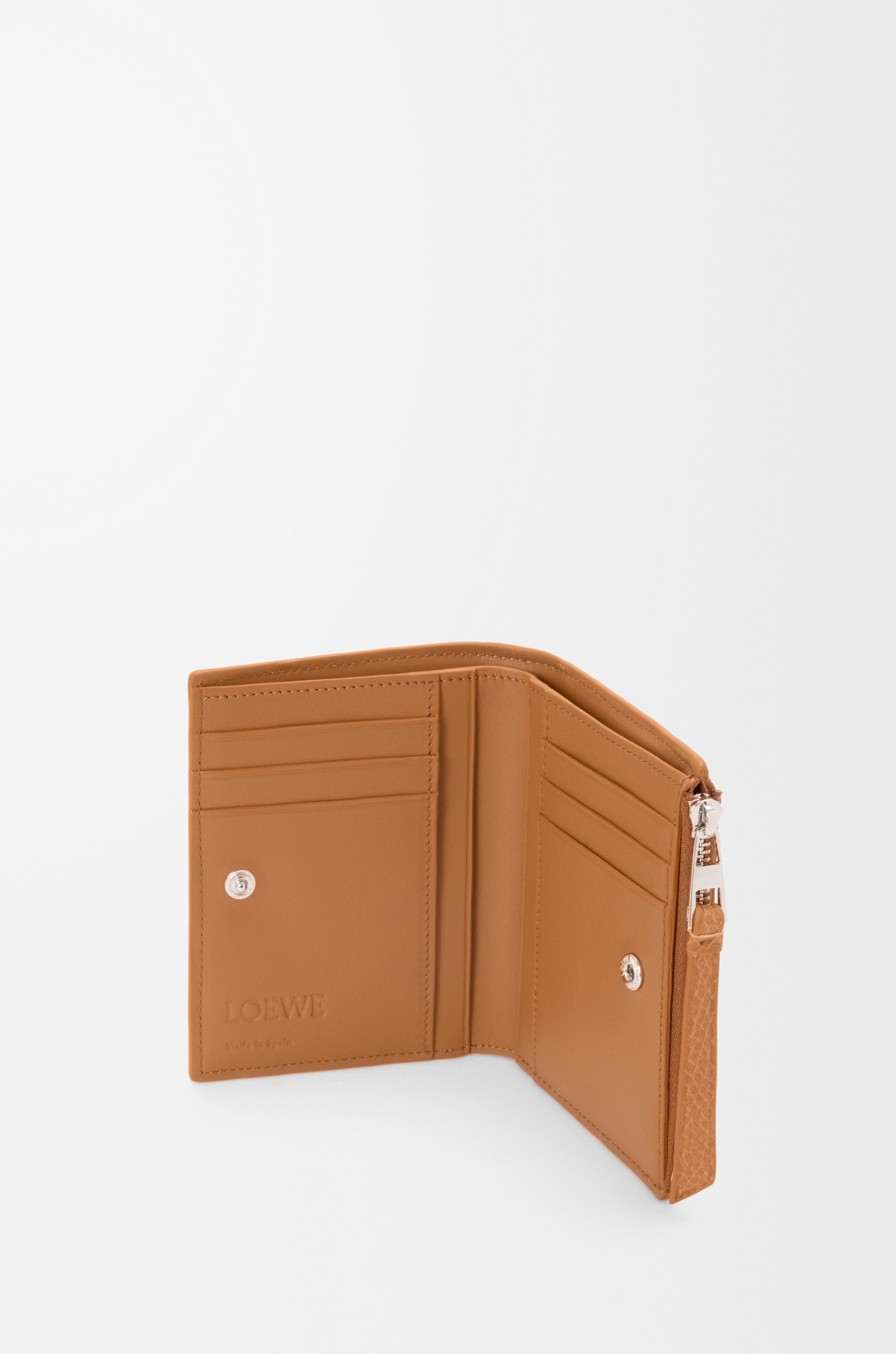 Puzzle slim compact wallet in supple grained calfskin - 3