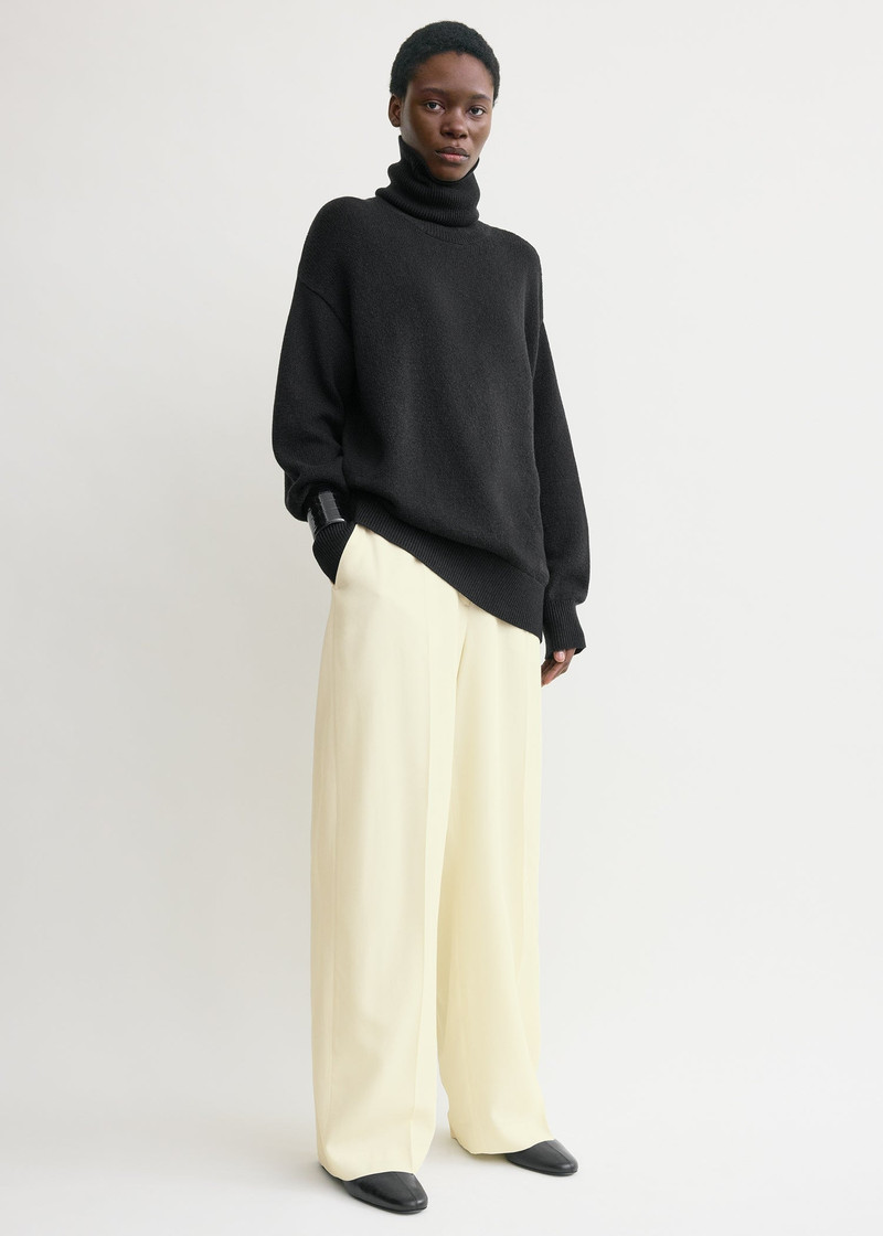 Totême Longline turtleneck black outlook