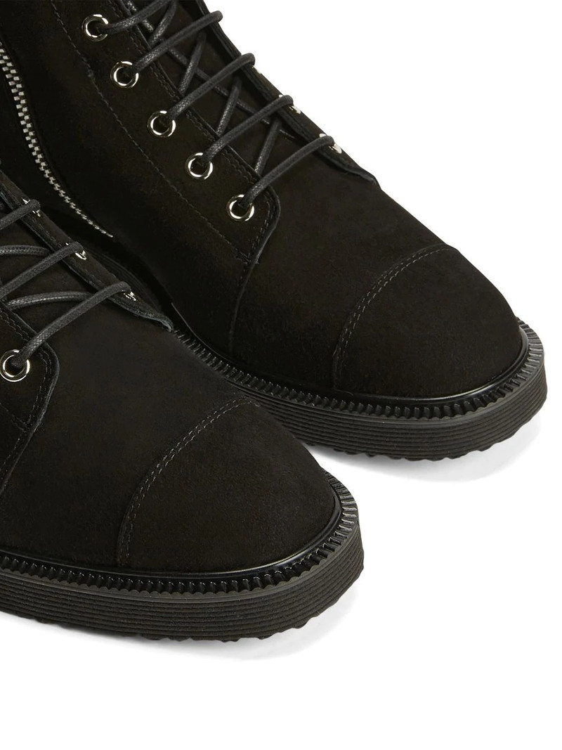 ankle-length boots 4
